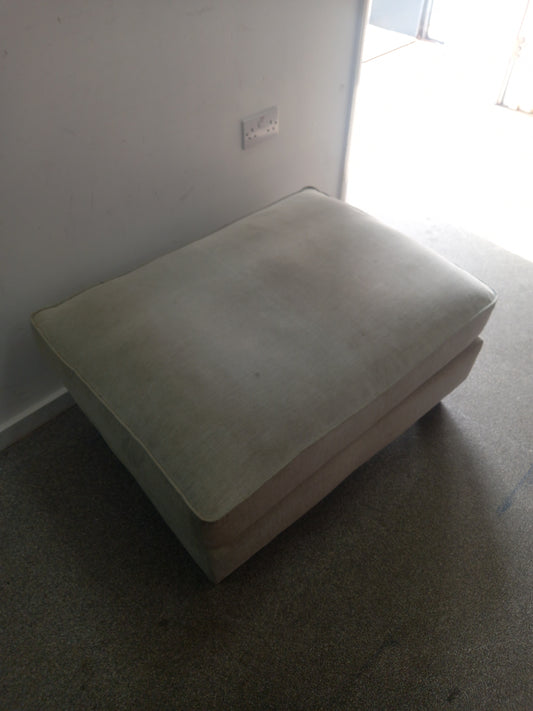 Footstool (250605)