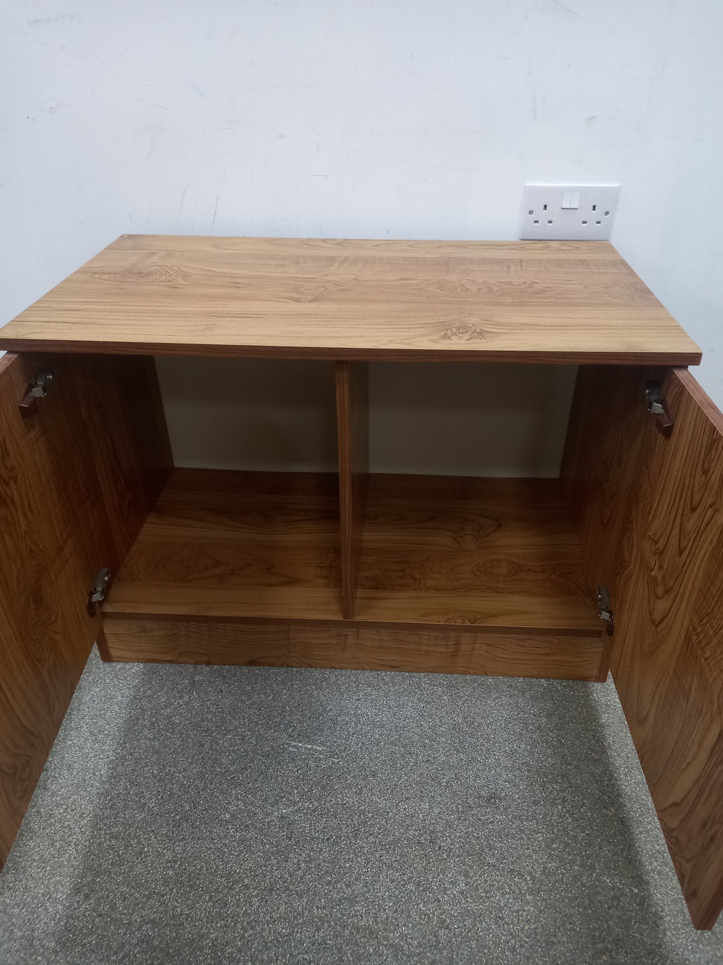 Cabinet (220711)site c