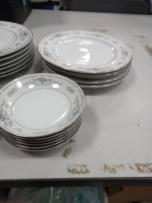 Dinner plates (151108)