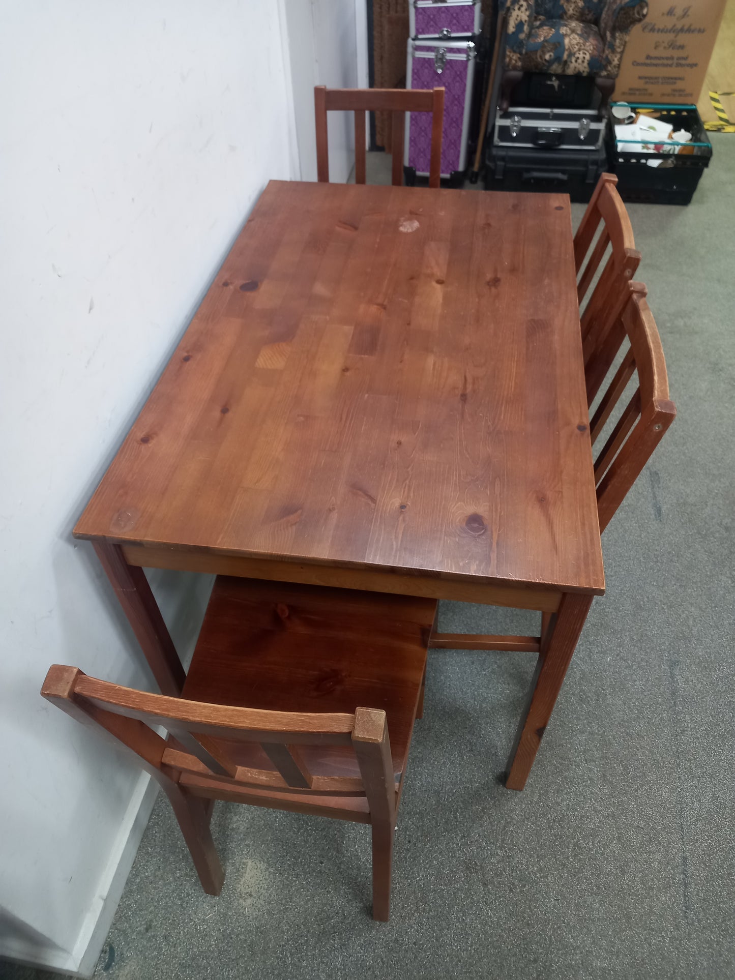 Table and 4 Chairs (260911)