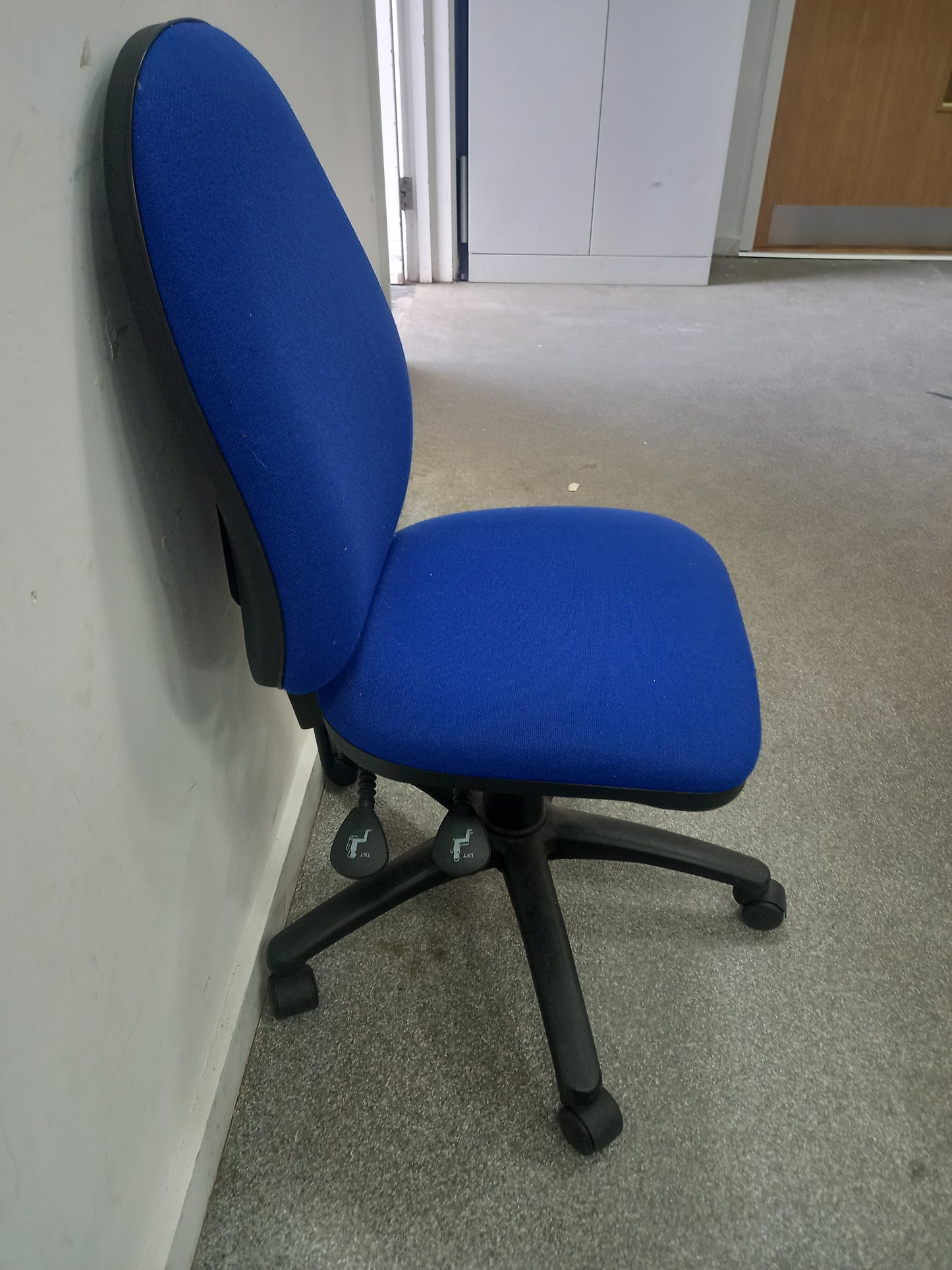Office chair (061006)