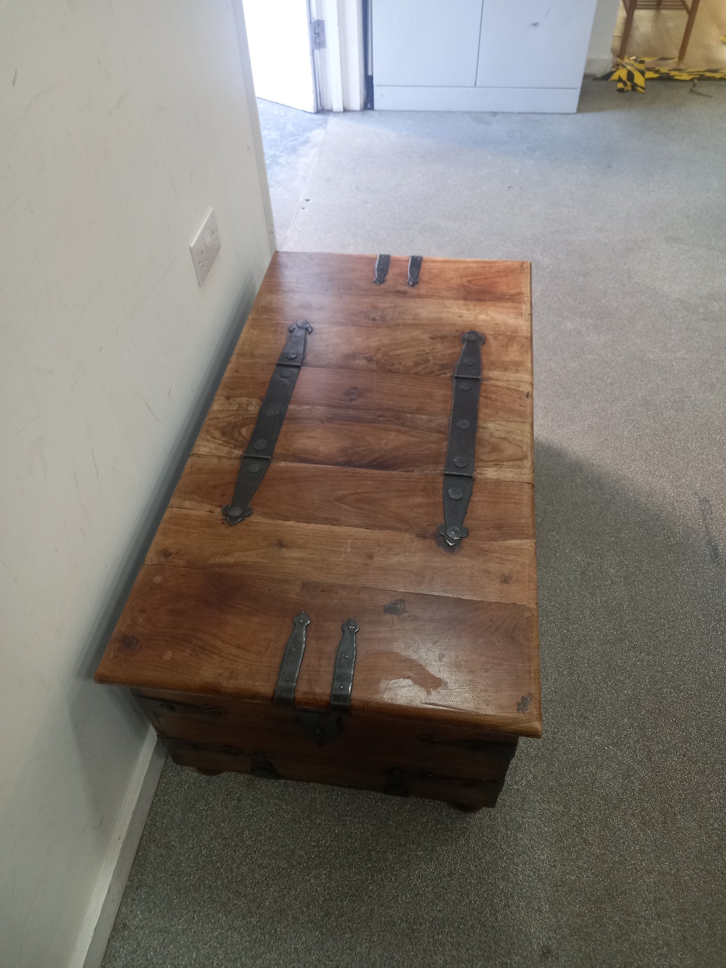 Lock Chest/ Coffee Table (190908)