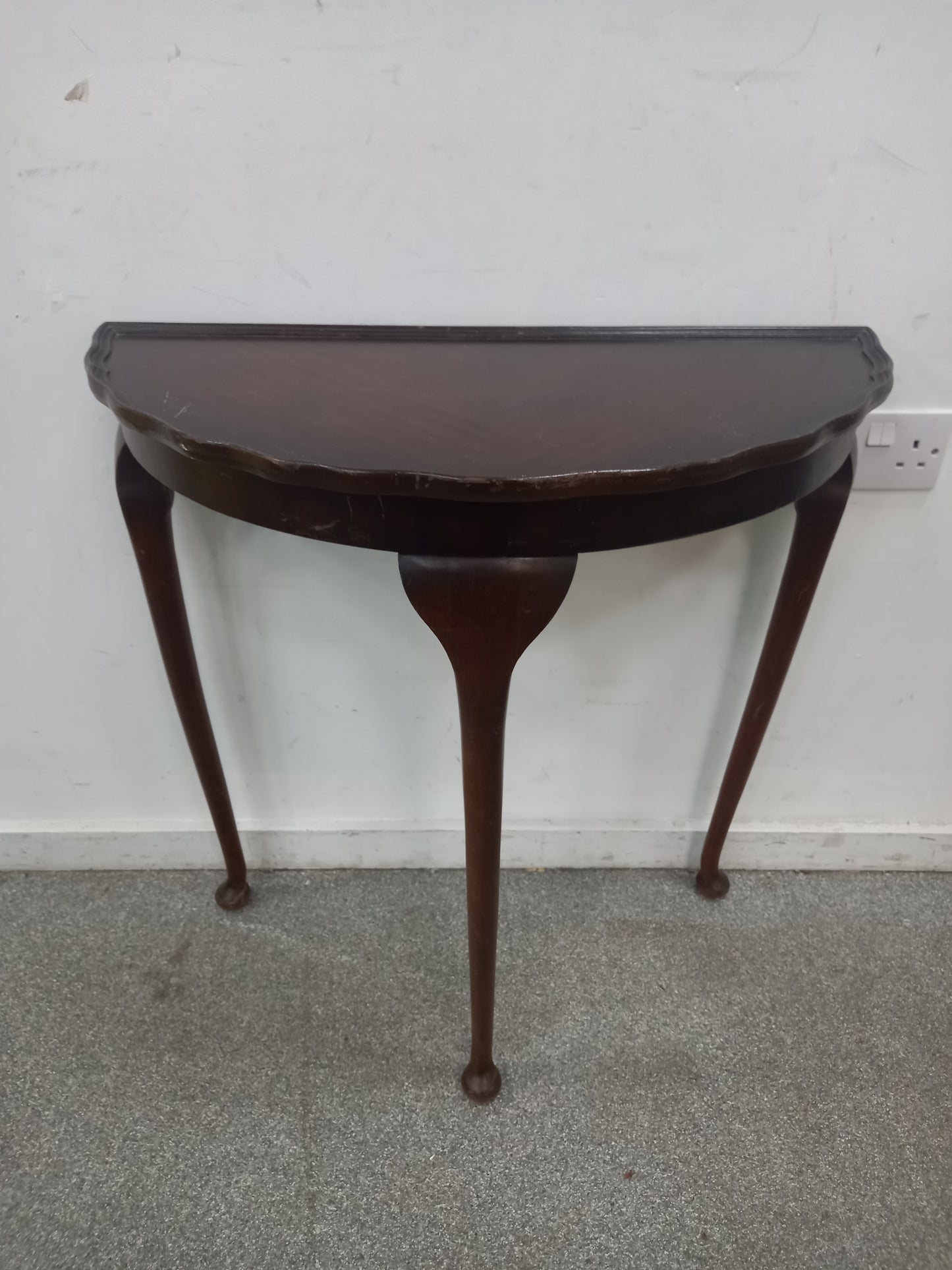 Lune Table (240901)