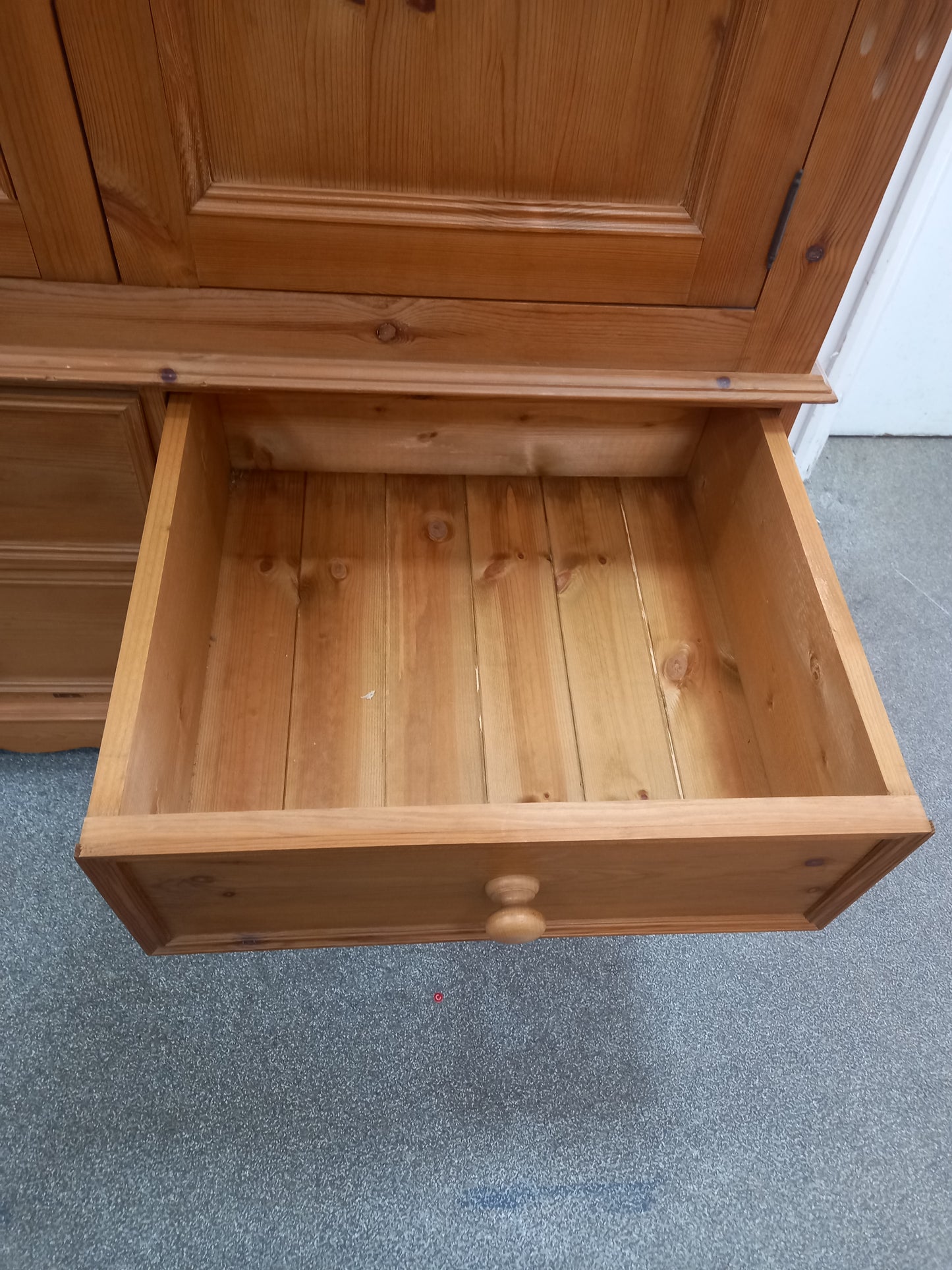 Very Large Wardrobe (18112501)