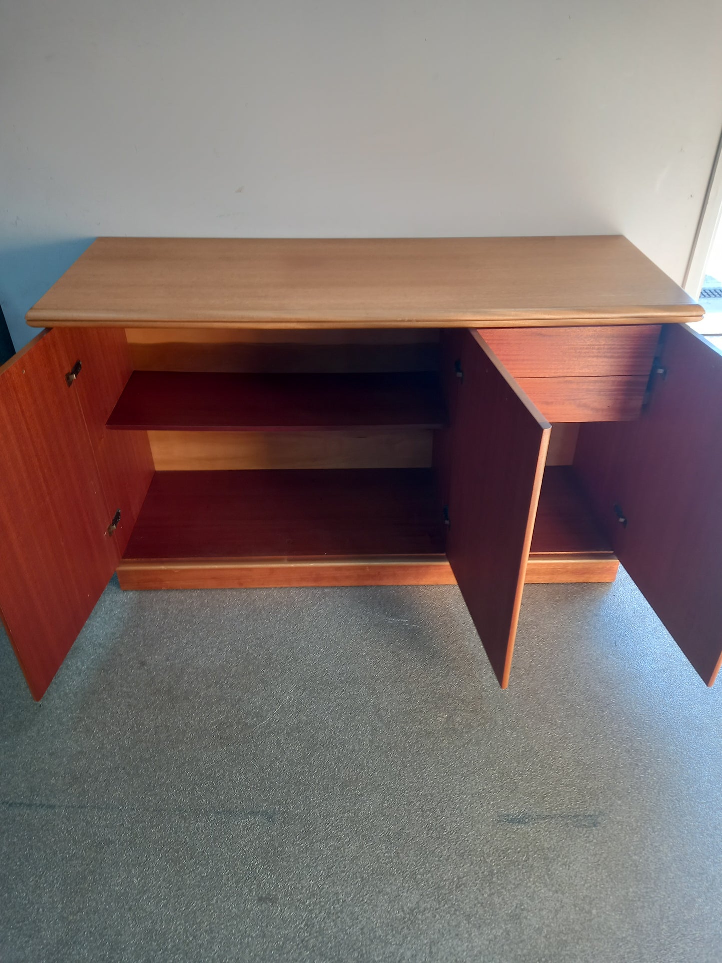 Sideboard (250902)