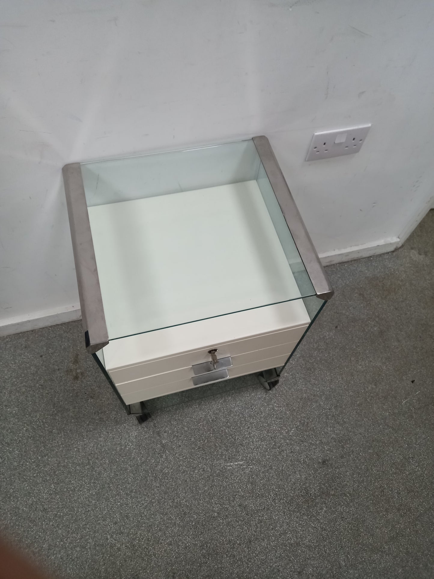 Glass Office Drawers Unit (300704)