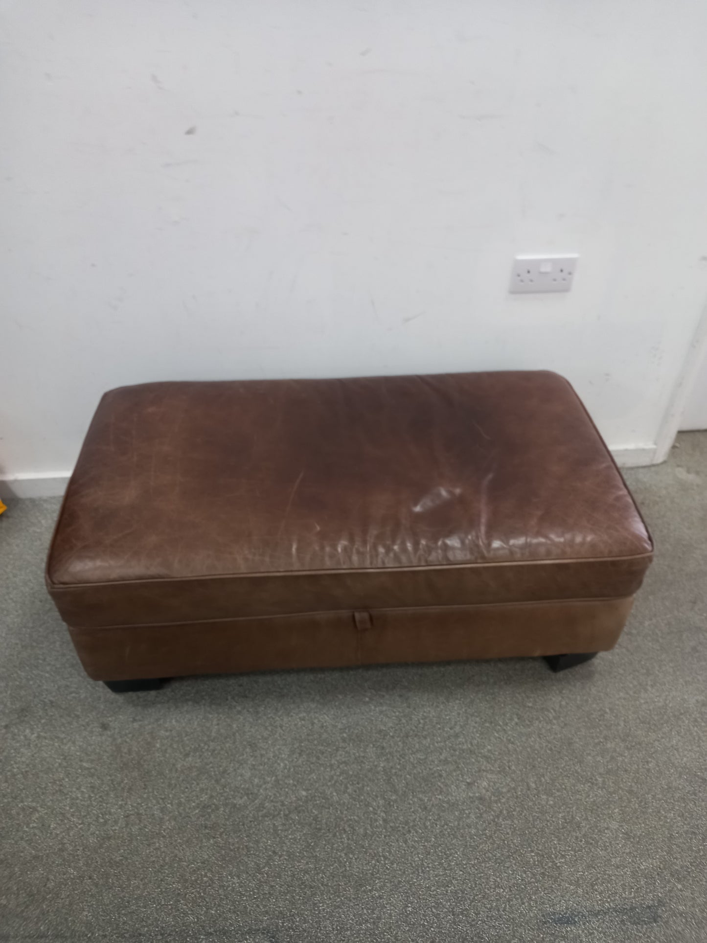 Leather Ottoman (061005)