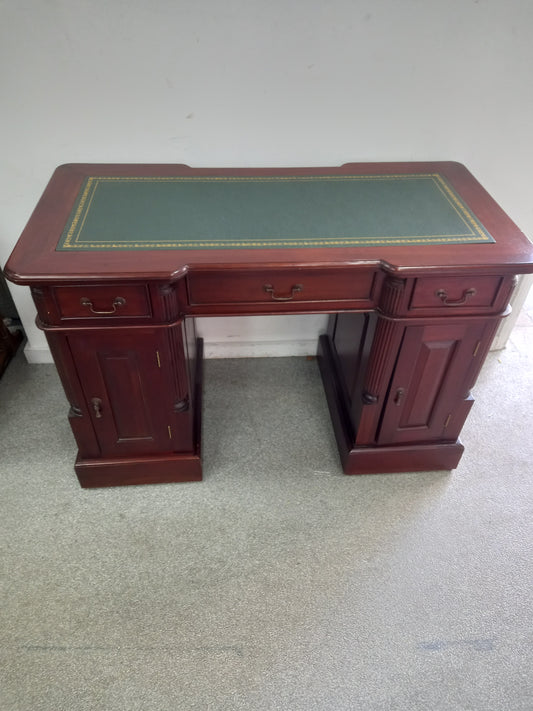 Wooden Desk (221001)