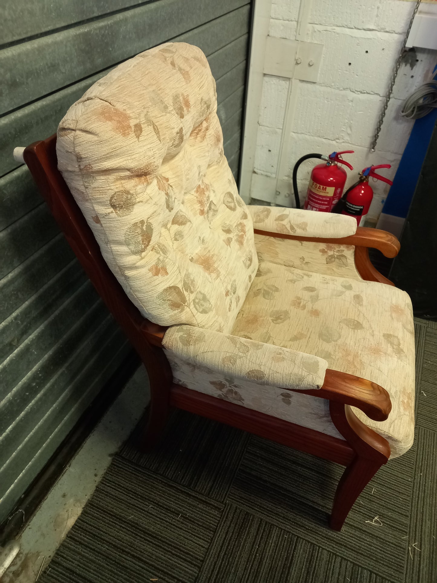 Armchair (011002)