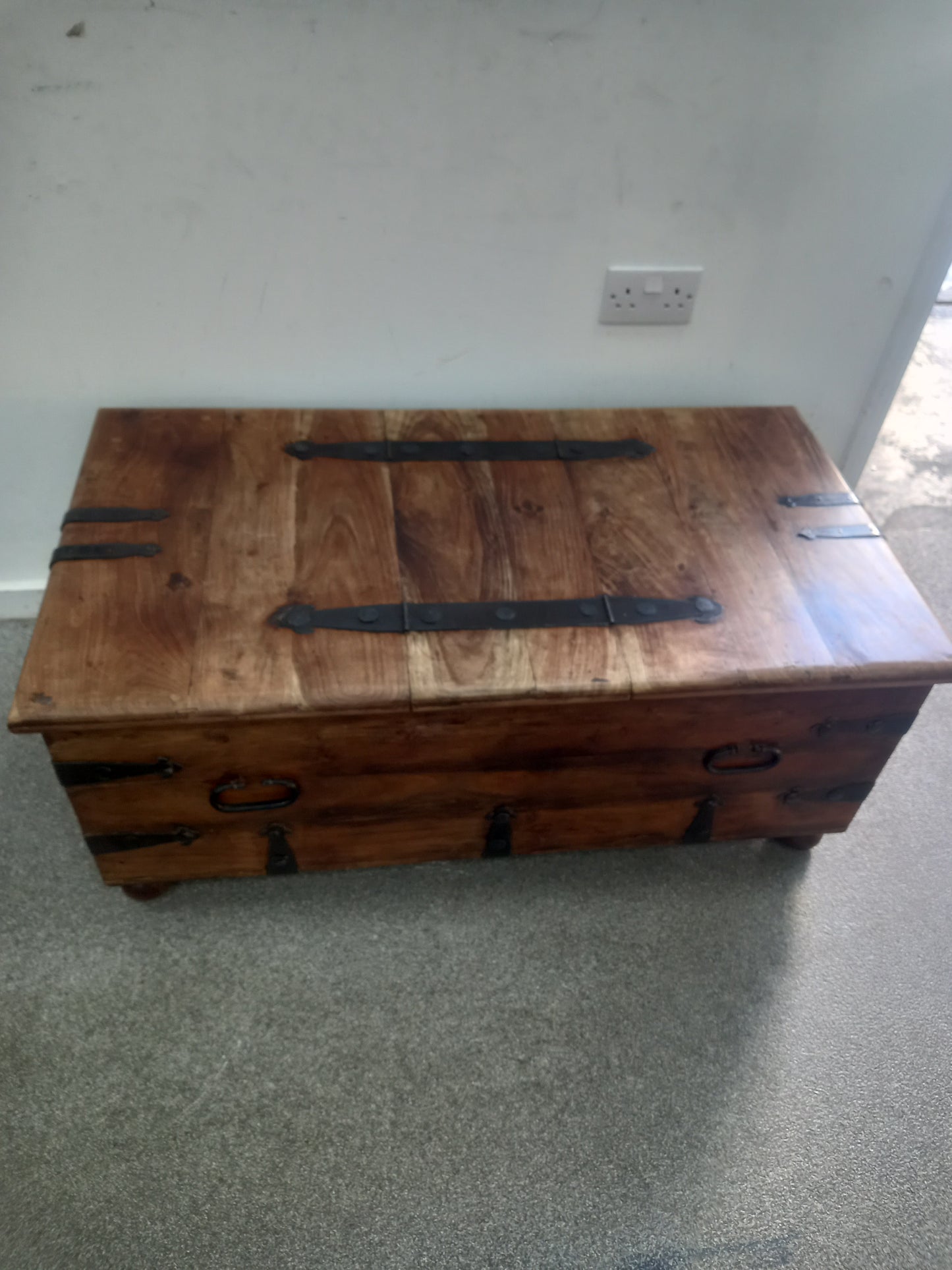 Lock Chest/ Coffee Table (190908)