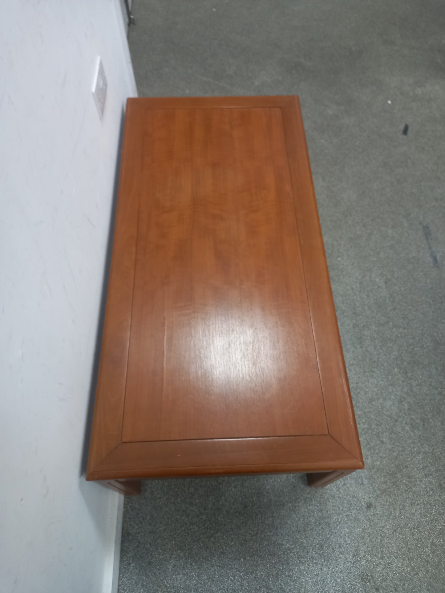 Coffee table (061002)