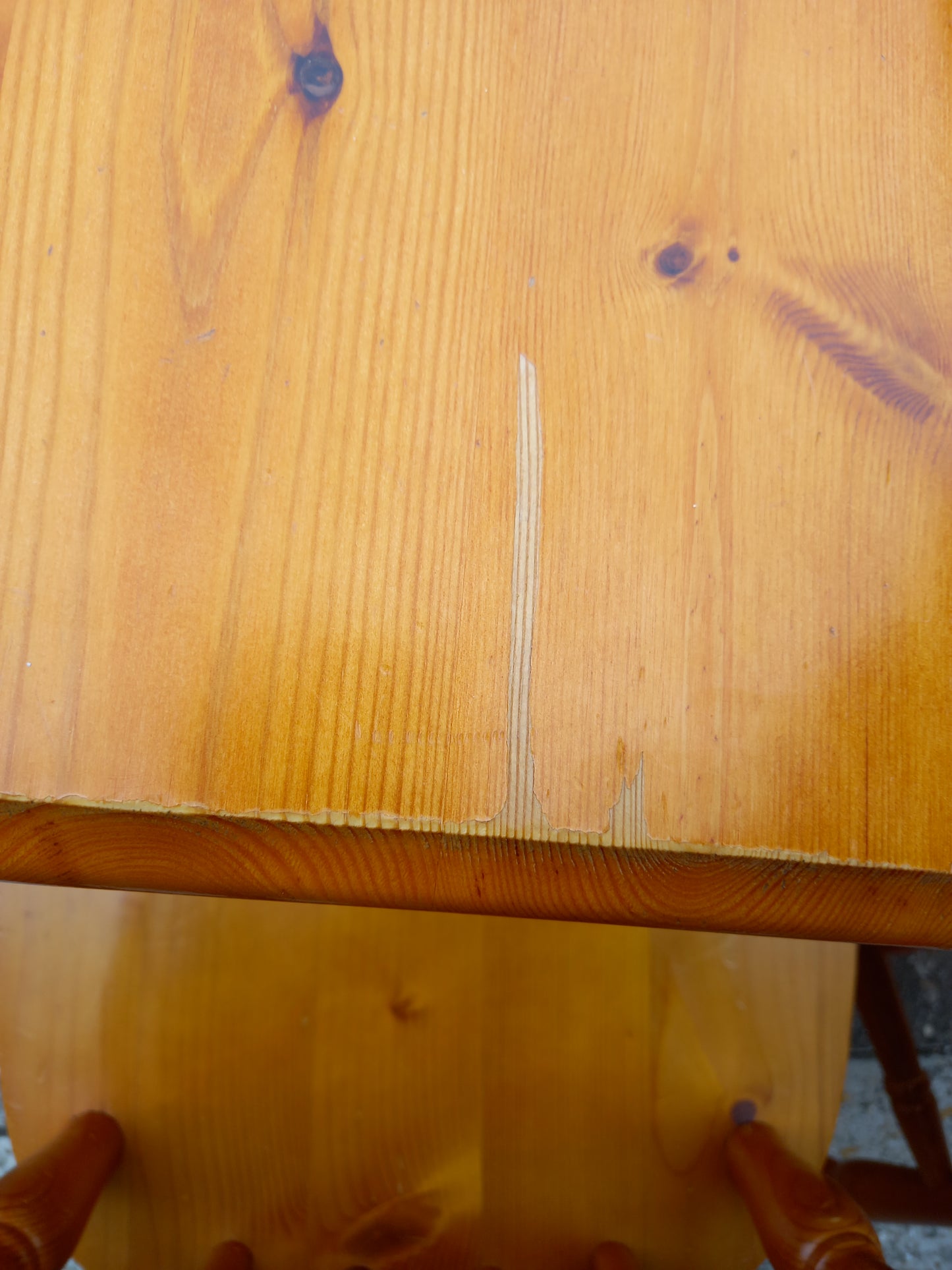 Table And Chairs (021003)