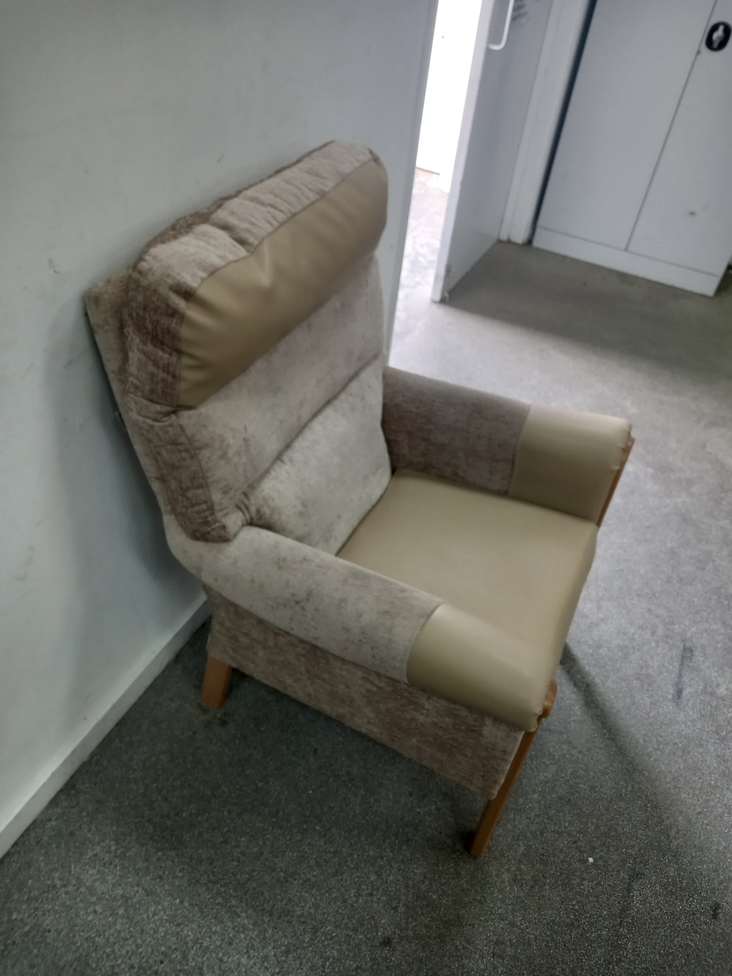 Armchair (080803)