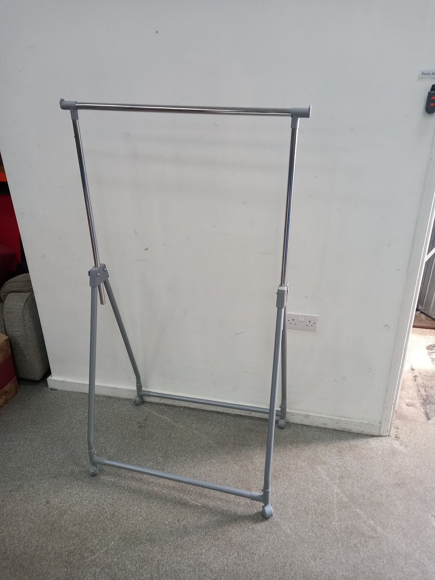 Clothing Rail (190903)
