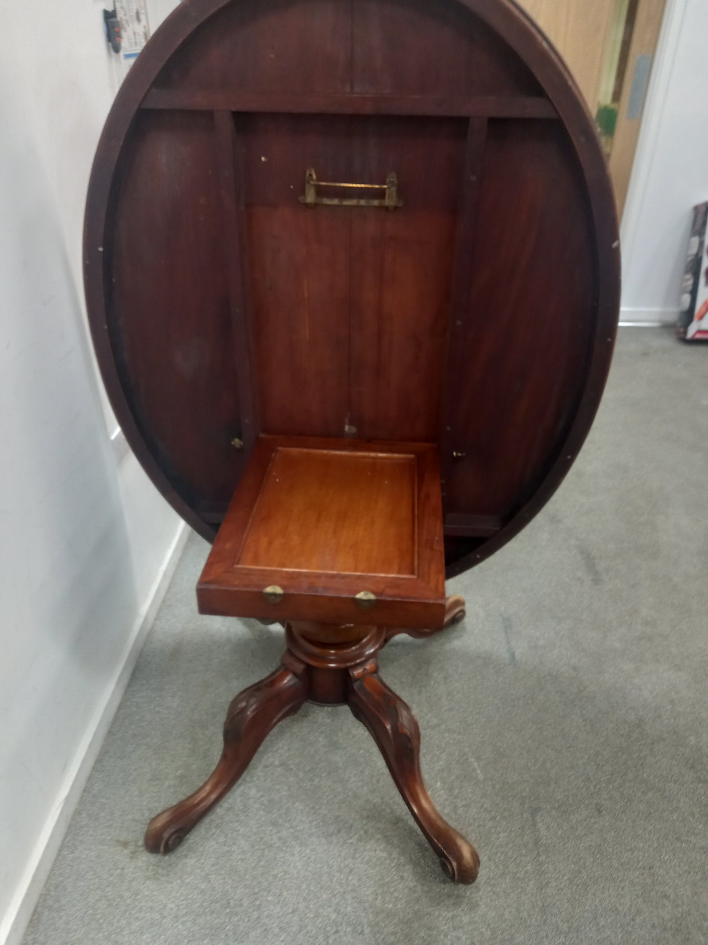 Oval Tilt Top Table (201001)