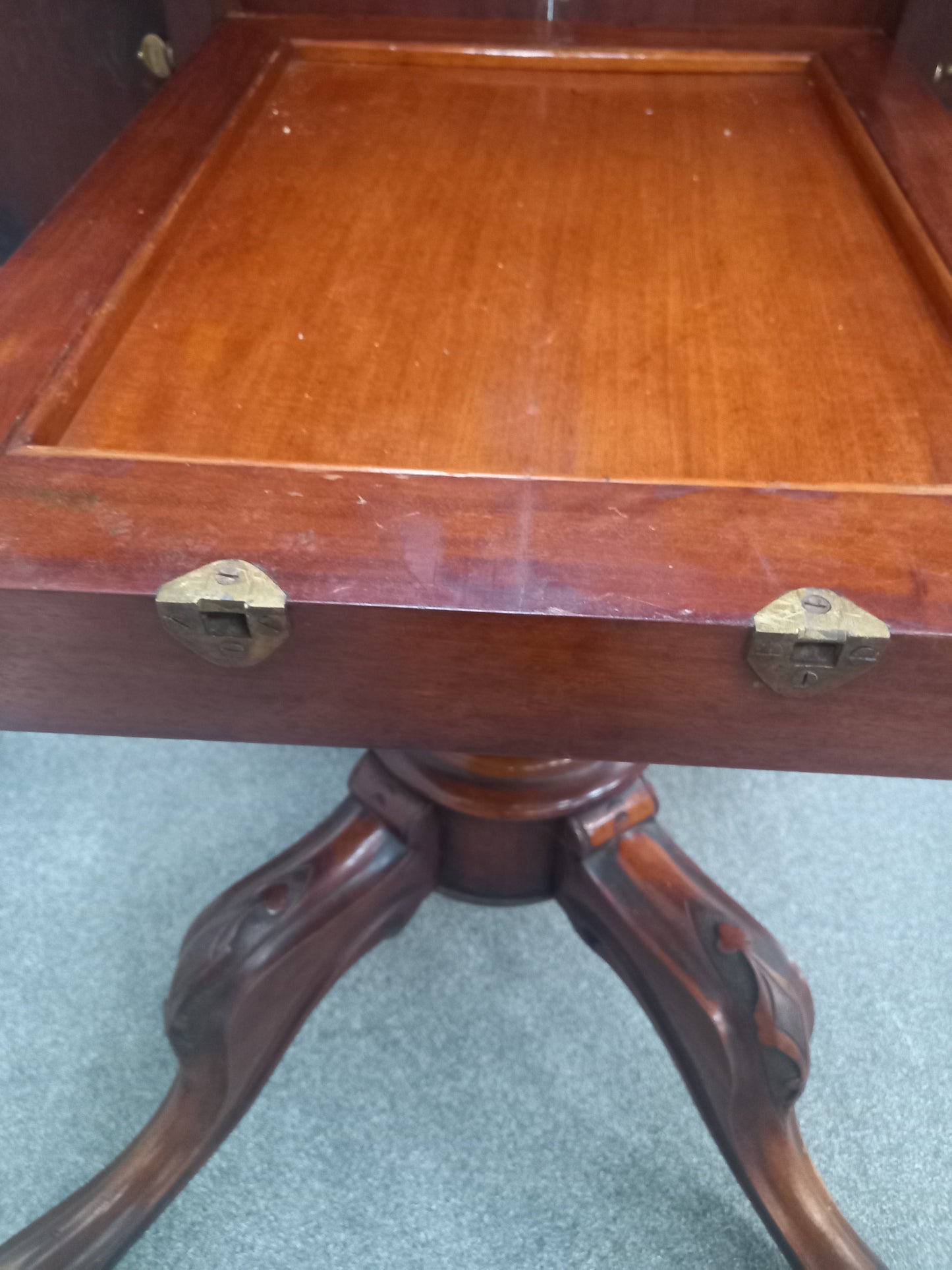 Oval Tilt Top Table (201001)