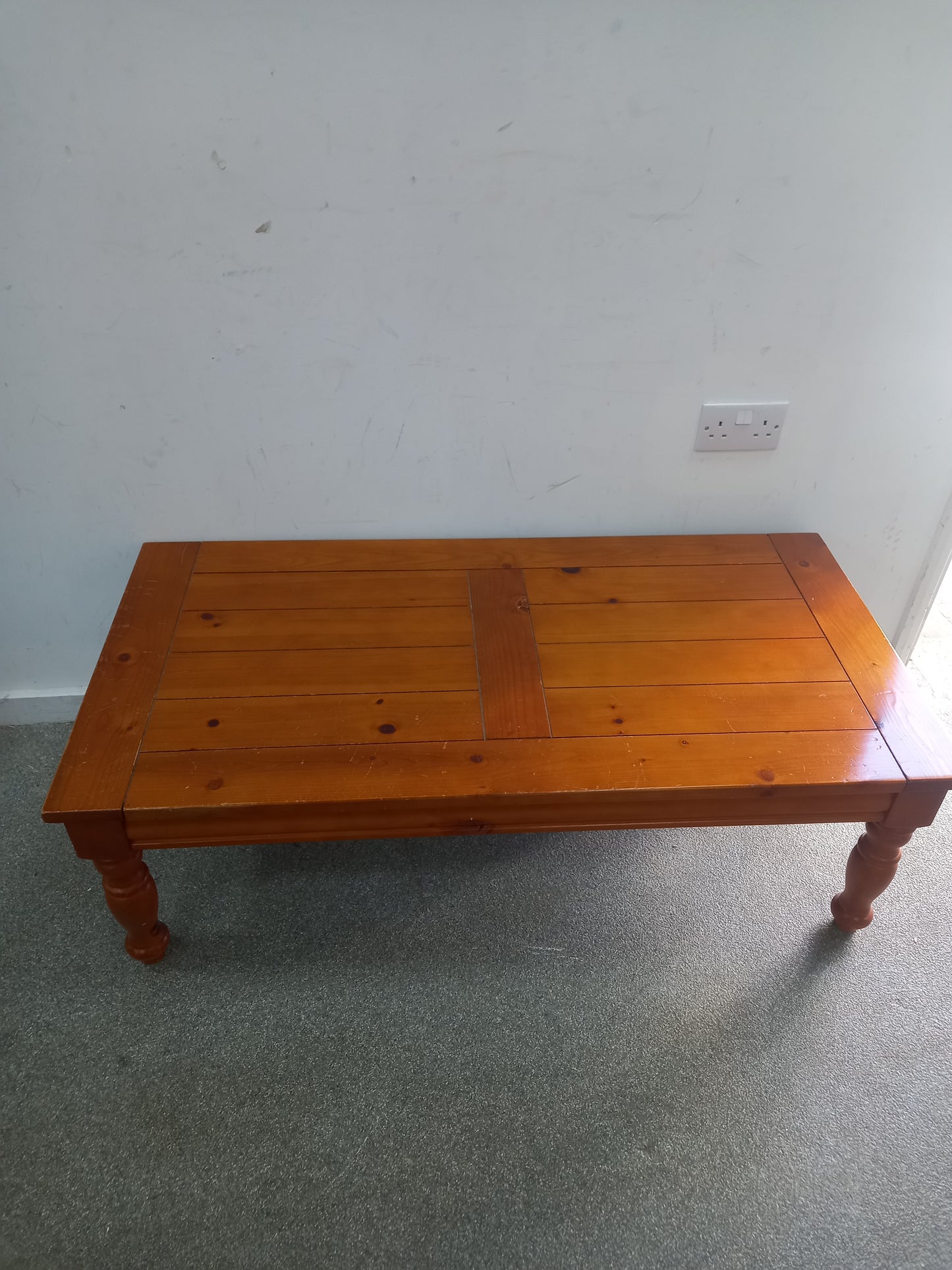 Coffee table (300903) site B