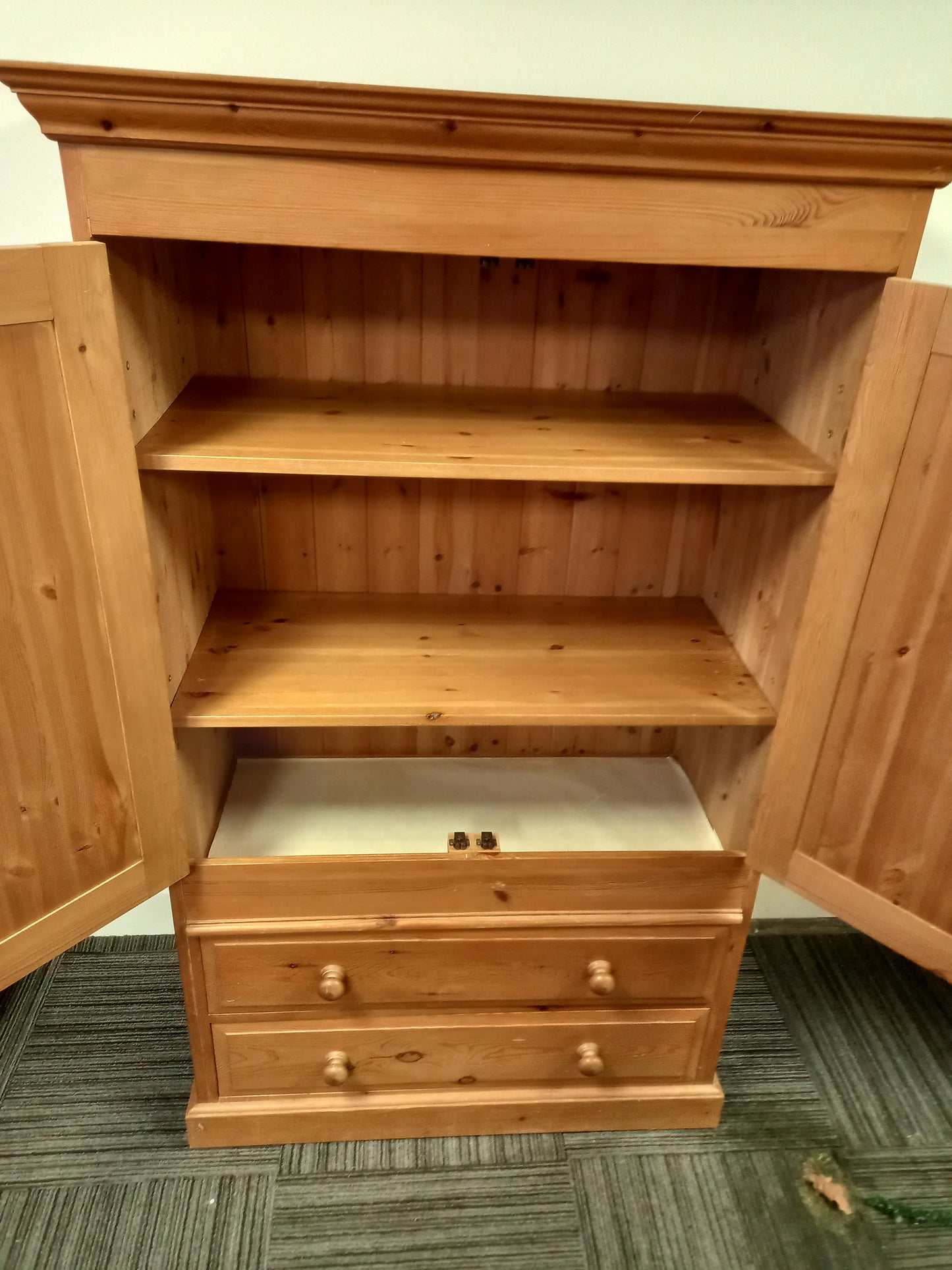 Large Cabinet (011005) site B