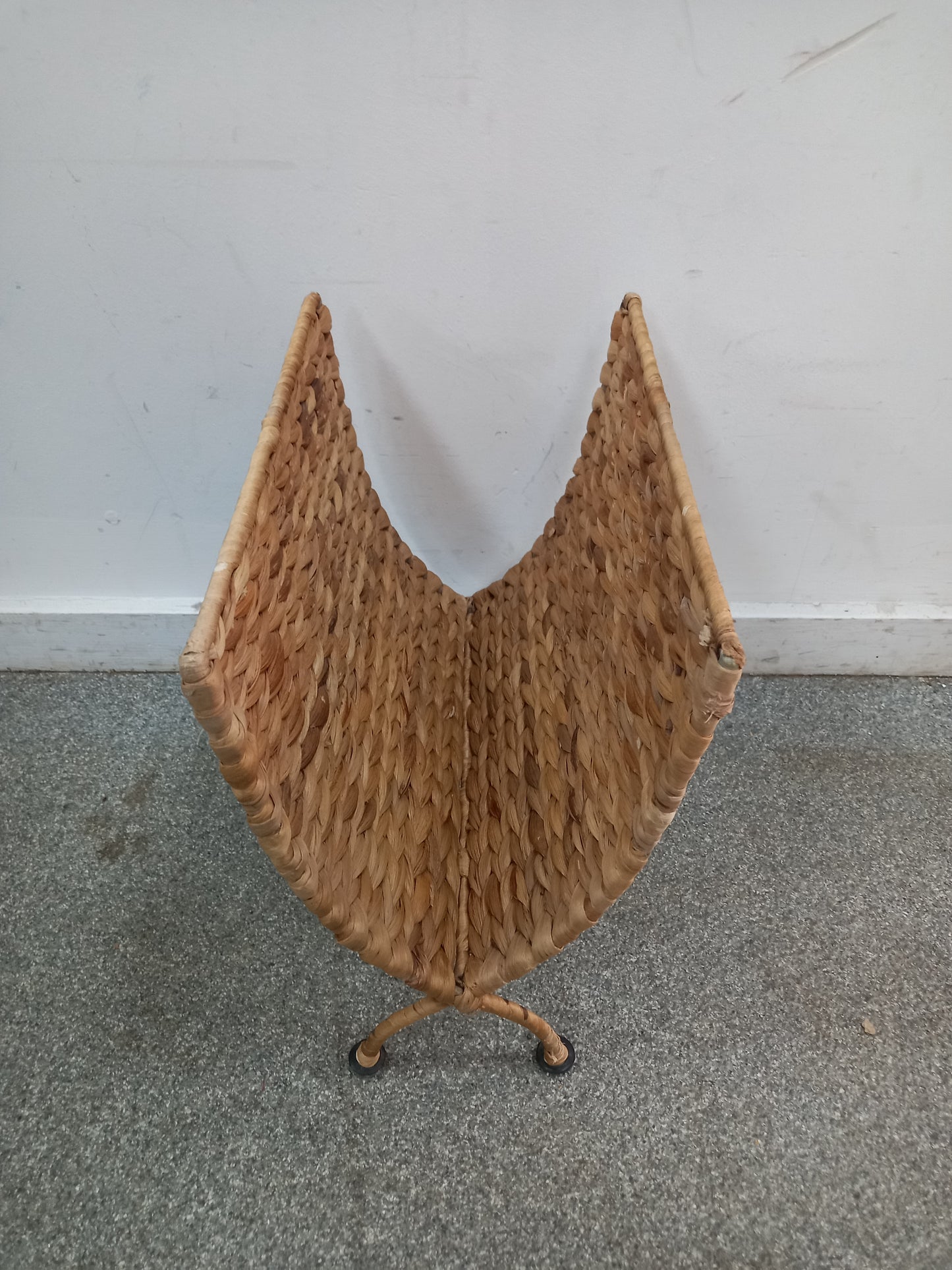 Magazine Rack (04112504