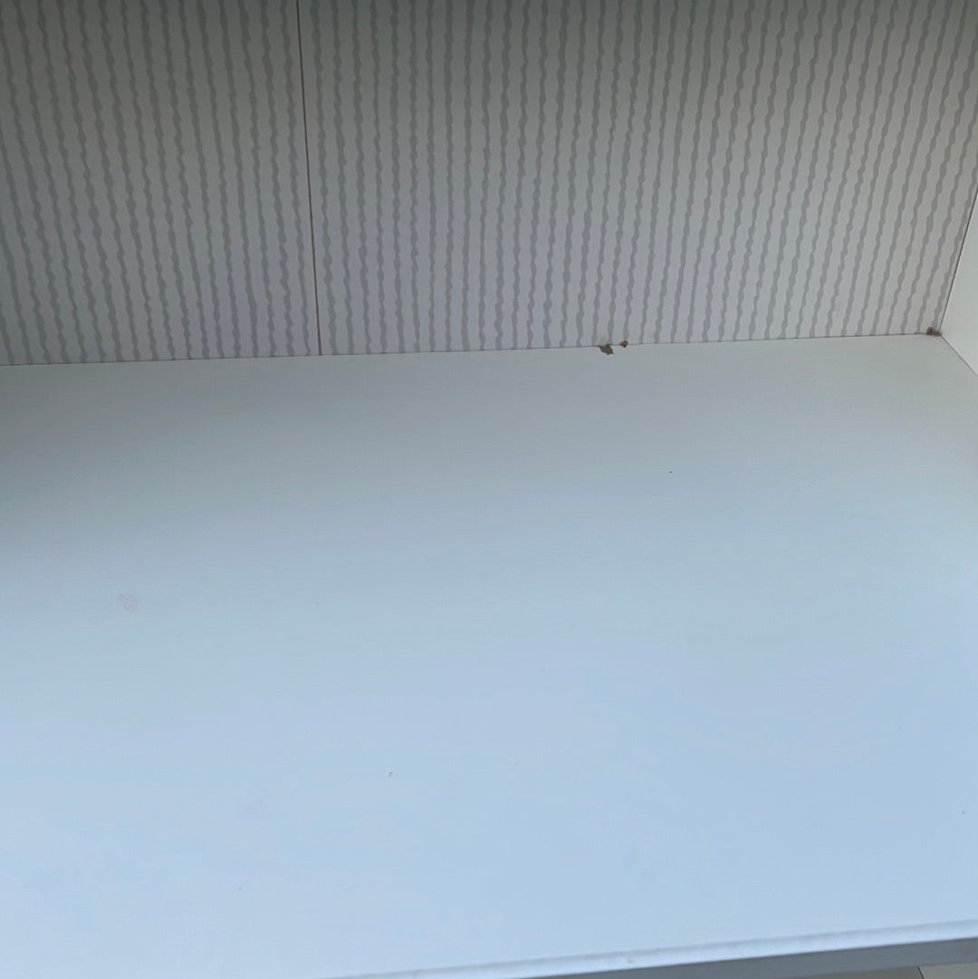 (Site B) (300906) Bookshelf / display unit