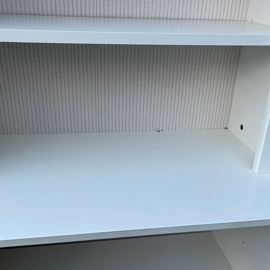 (Site B) (300906) Bookshelf / display unit