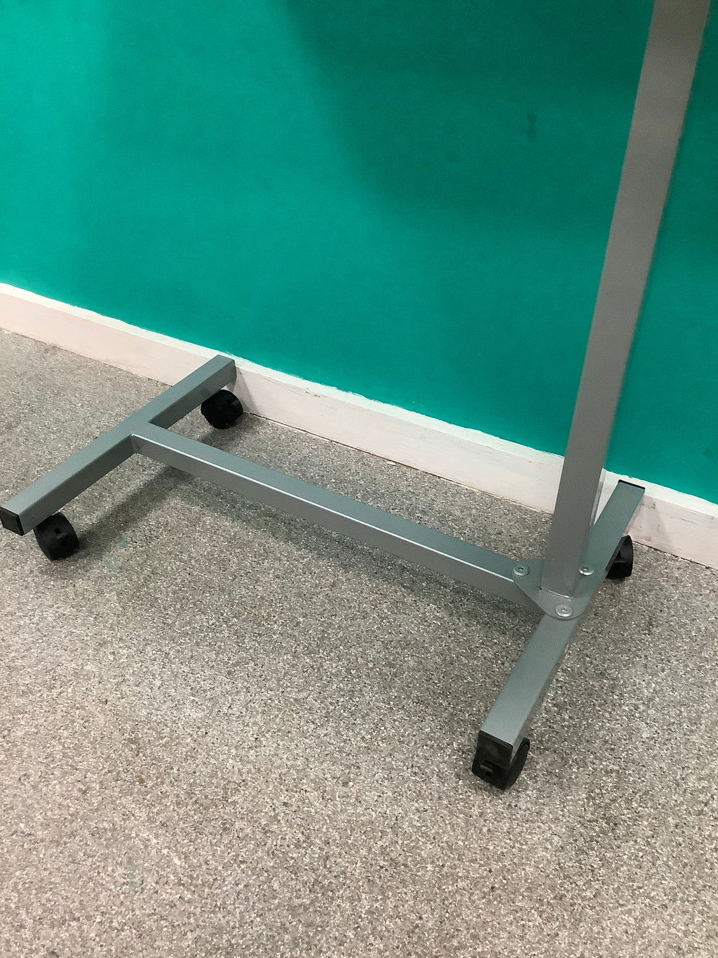 over bed table 170826001