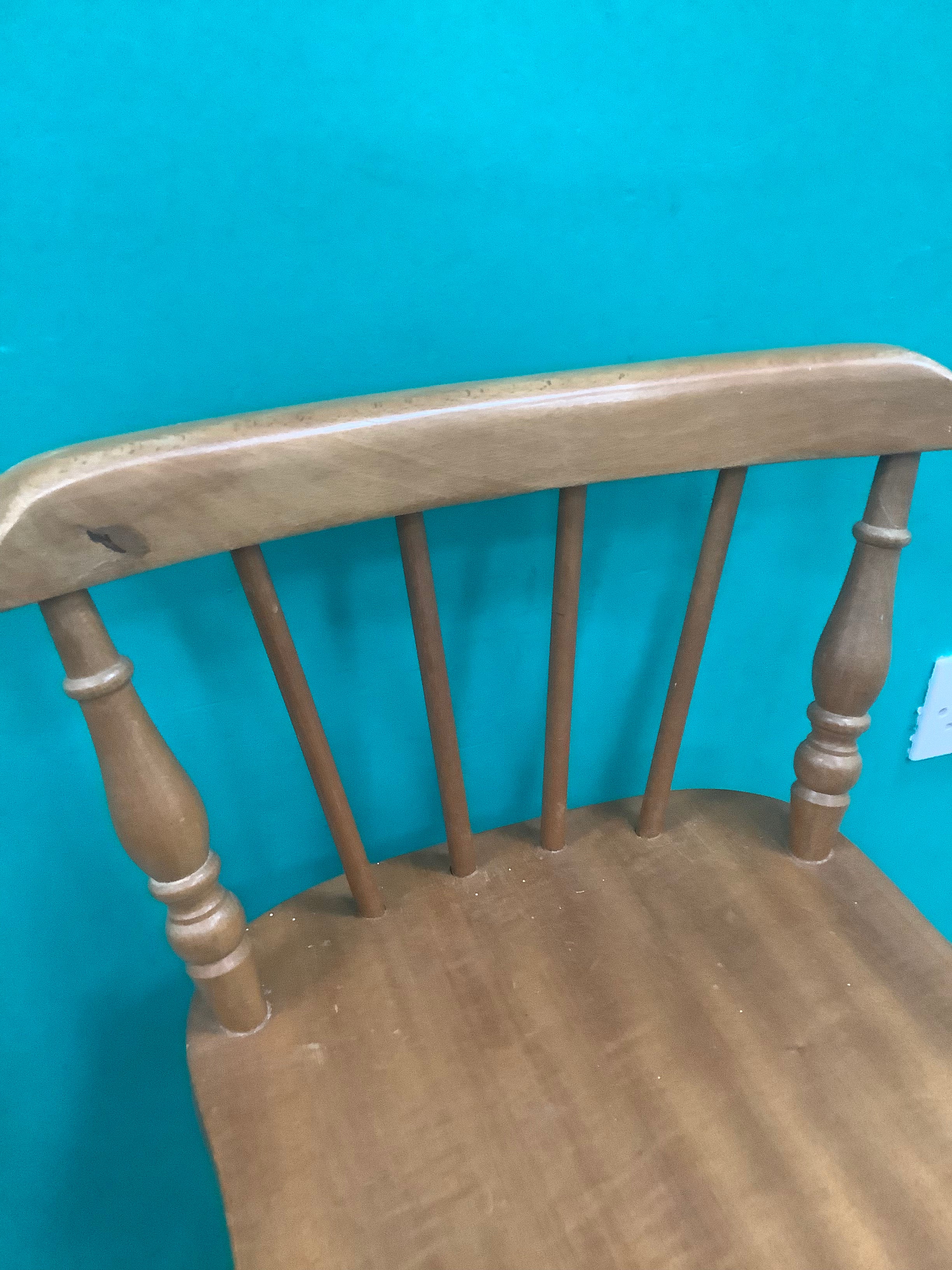 Windsor-style wooden bar stool features a spindle-back design with turned leg supports and multiple footrest stretchers for stability.210826004