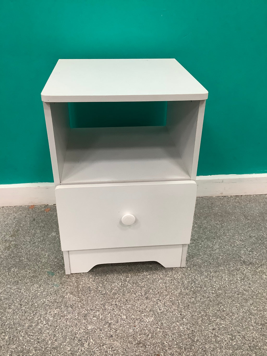 white wooden bedside table features a single pull-out drawer with a round knob and an open upper storage shelf. 240826002