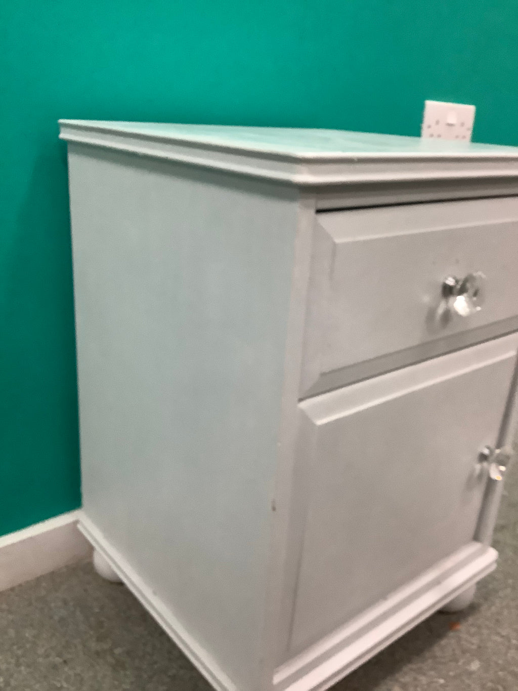 Bedside table 250826011