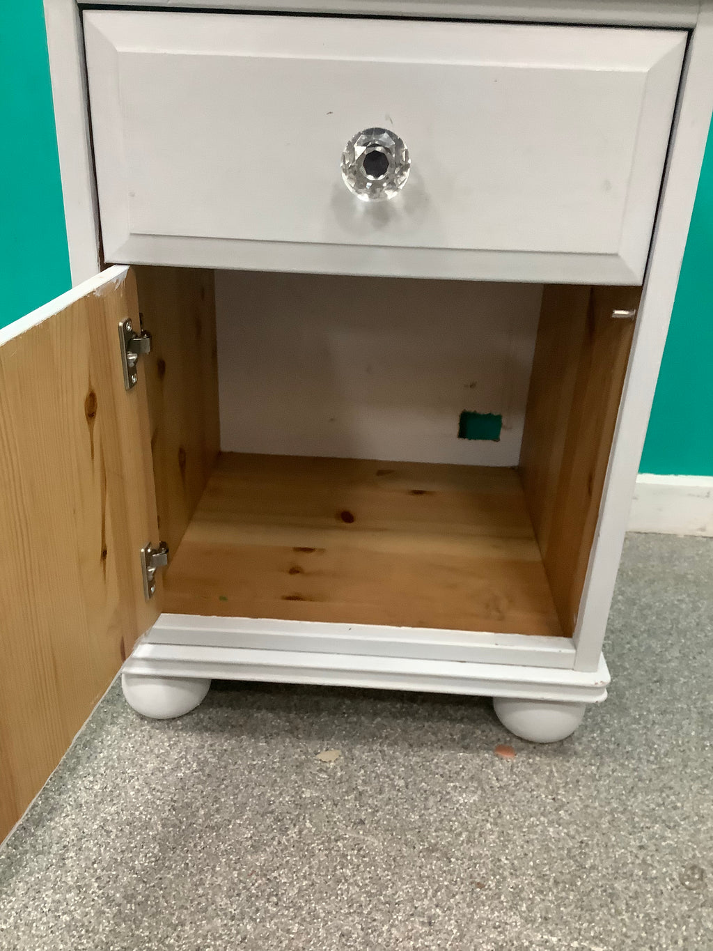 Bedside table 250826011