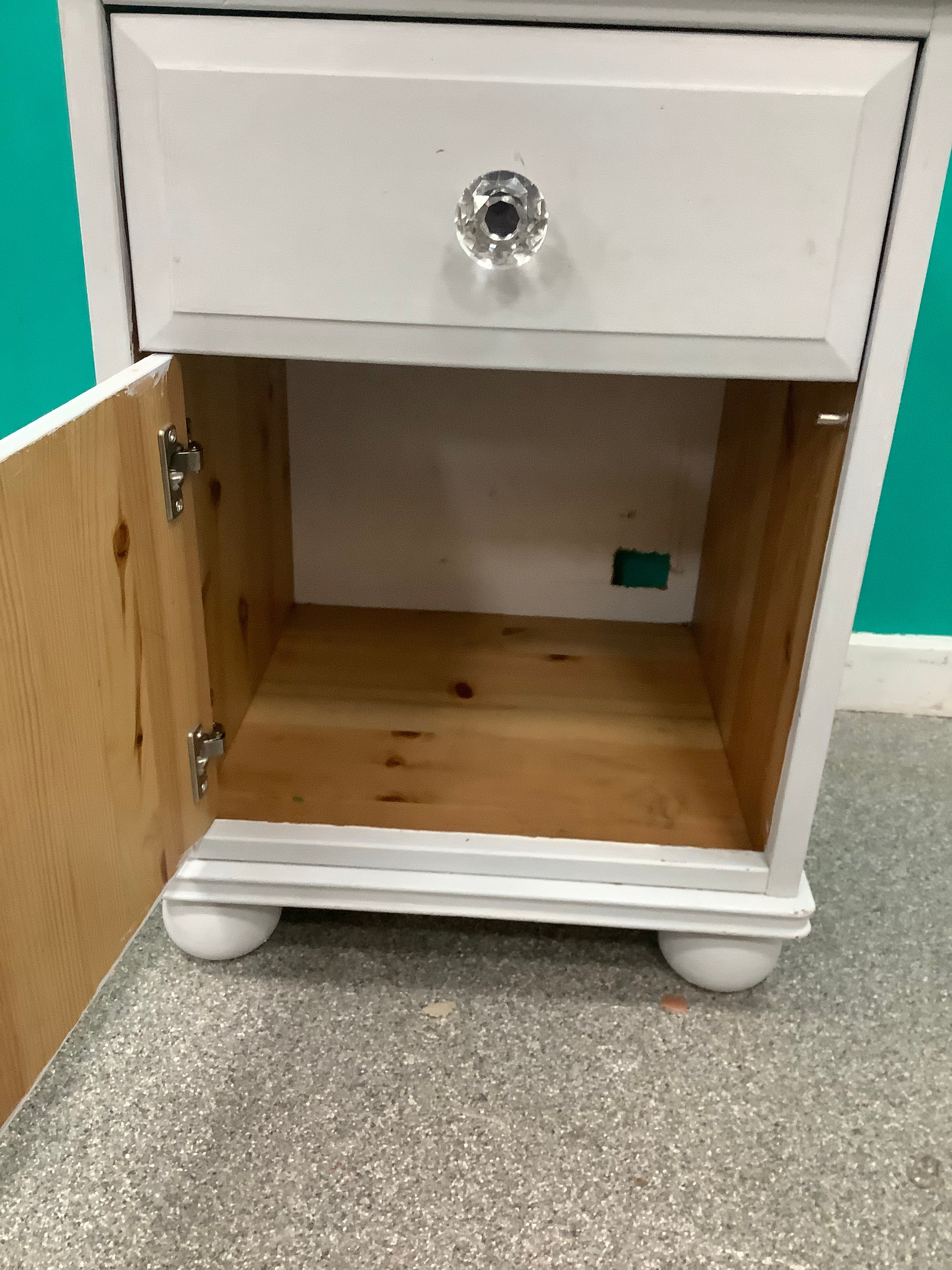 Bedside table 250826011