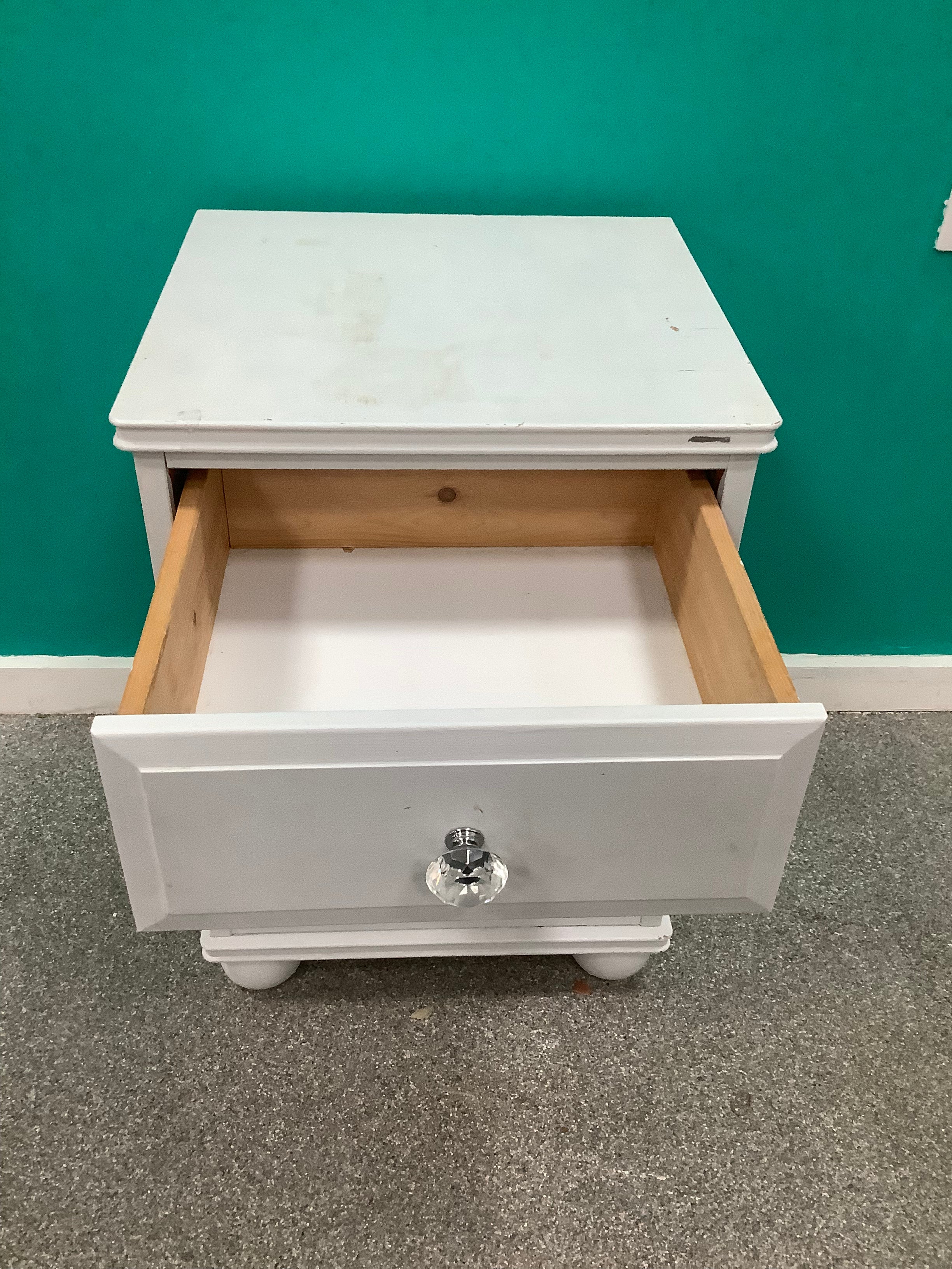 Bedside table 250826011