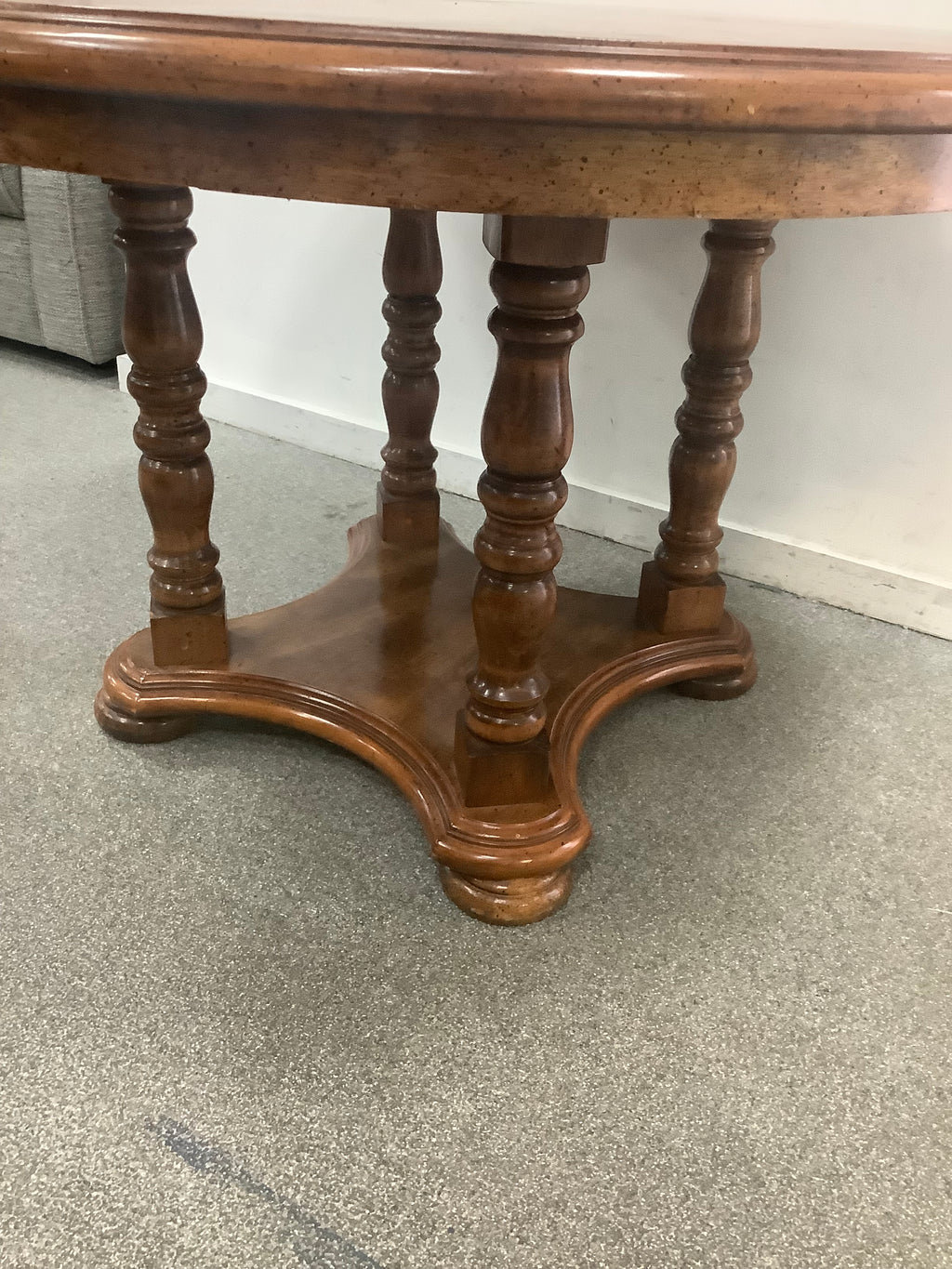 Extendable Round Table (020901