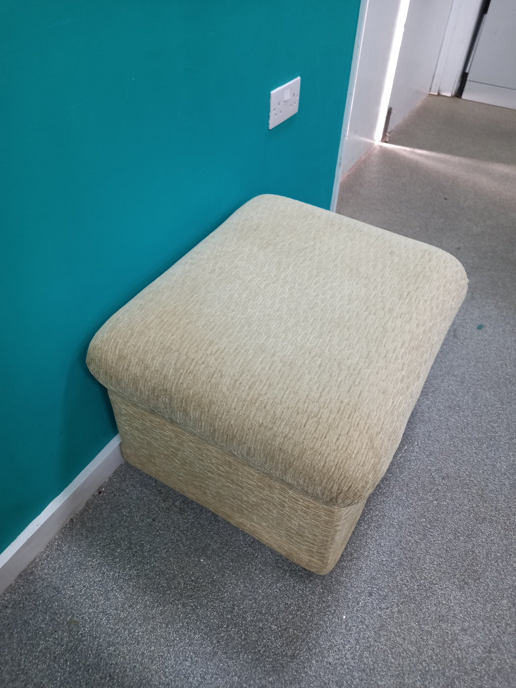 Footstool (26052602)