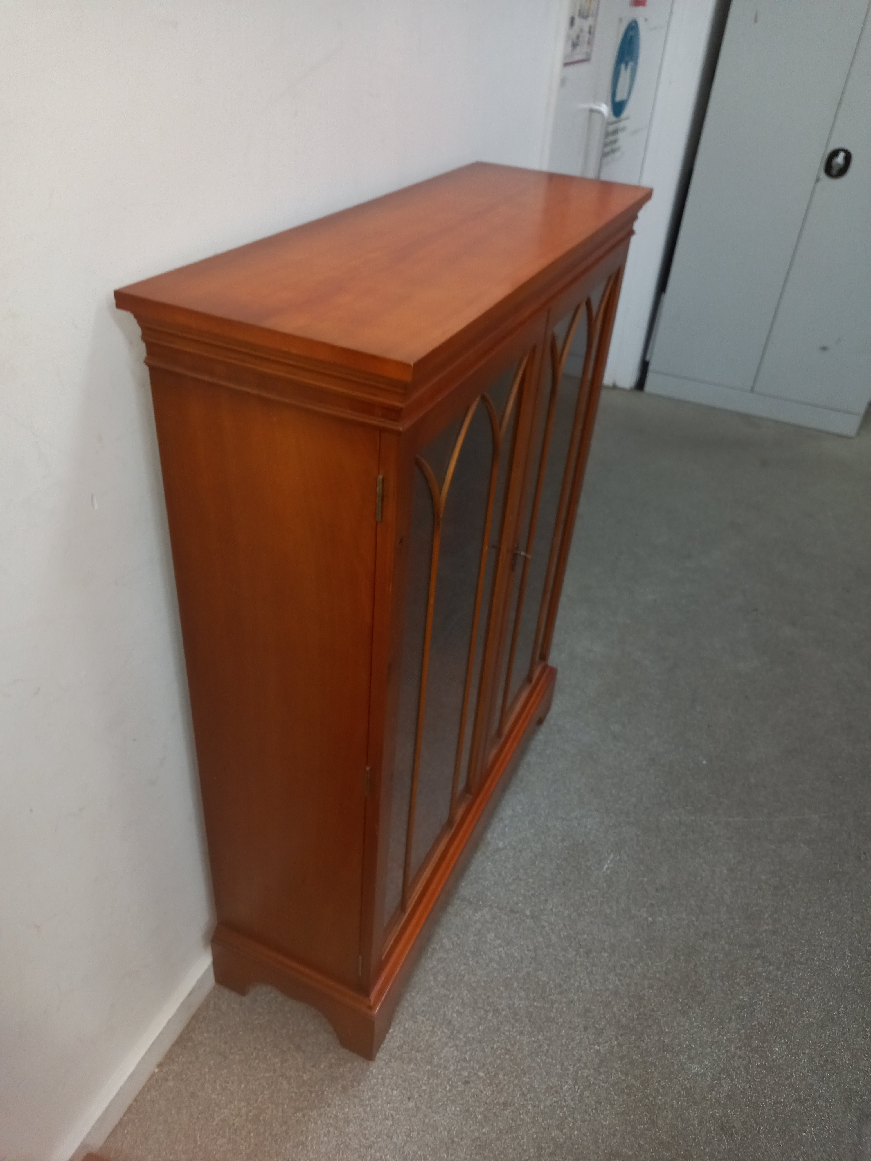 Display Cabinet (18022603)