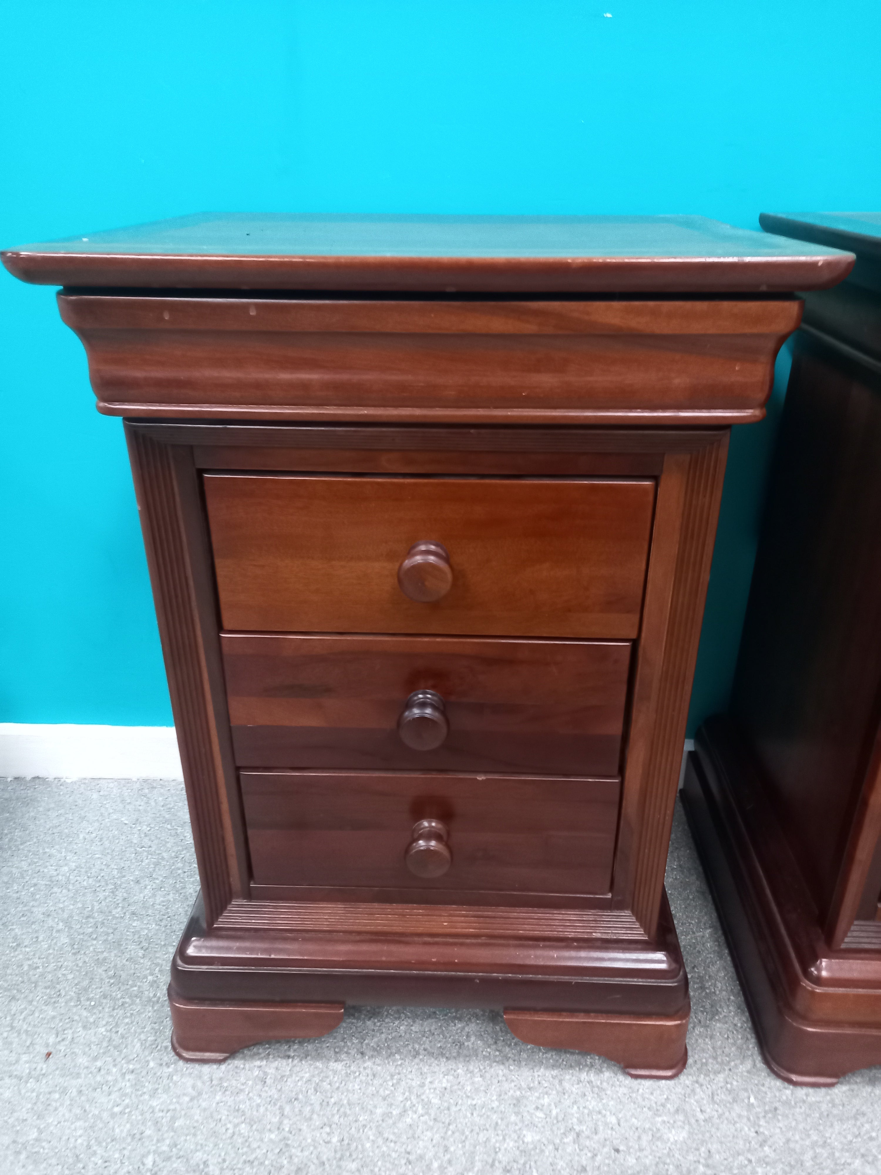 Solid Wood Bedside Tables (08072608)