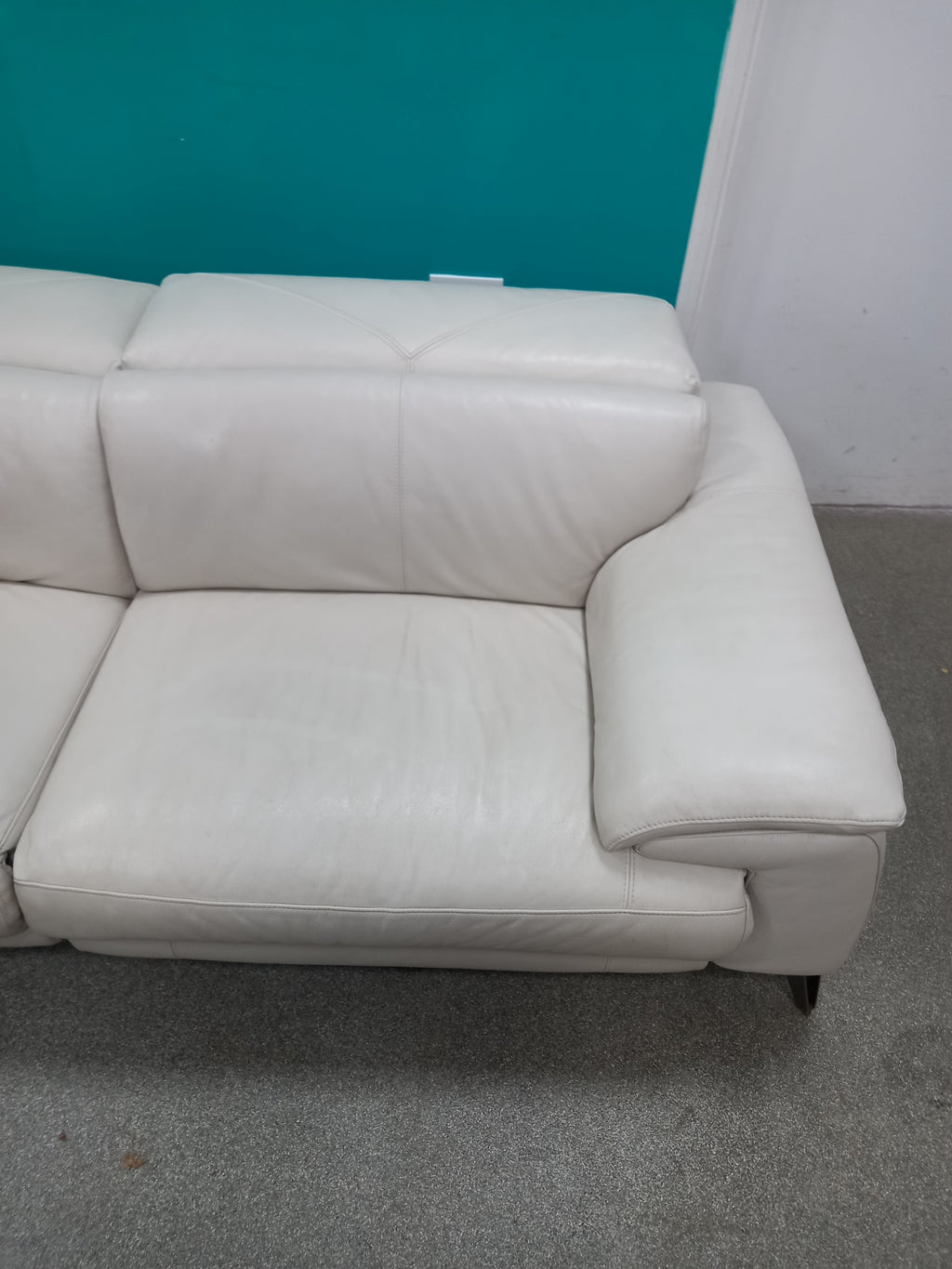 DFS Caldo leather power recliner sofa (08072612)