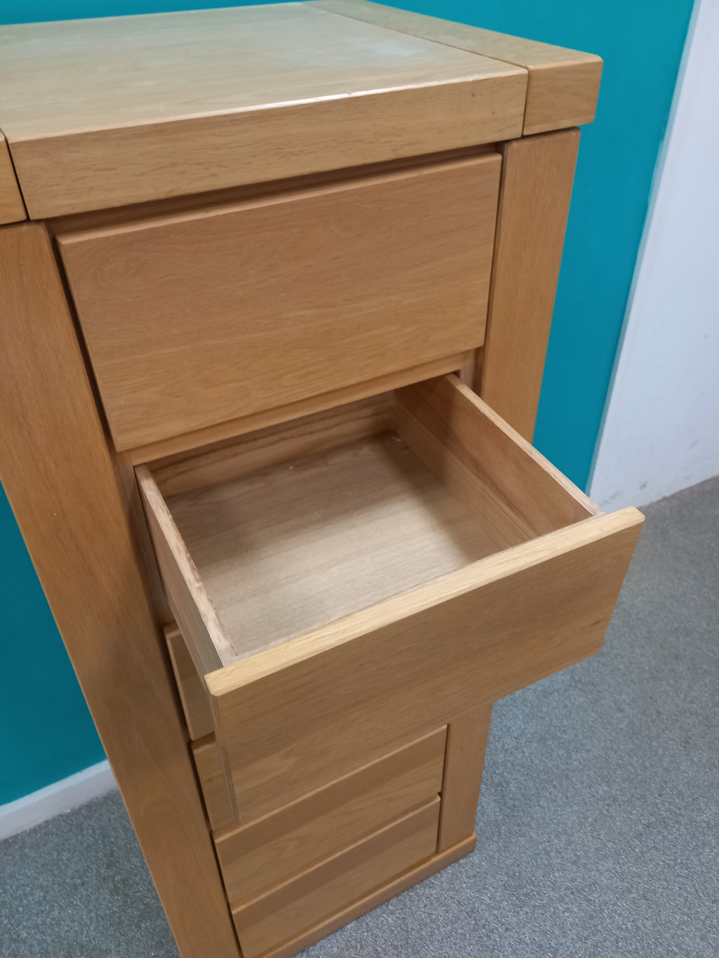 Chest of drawers (16092604)