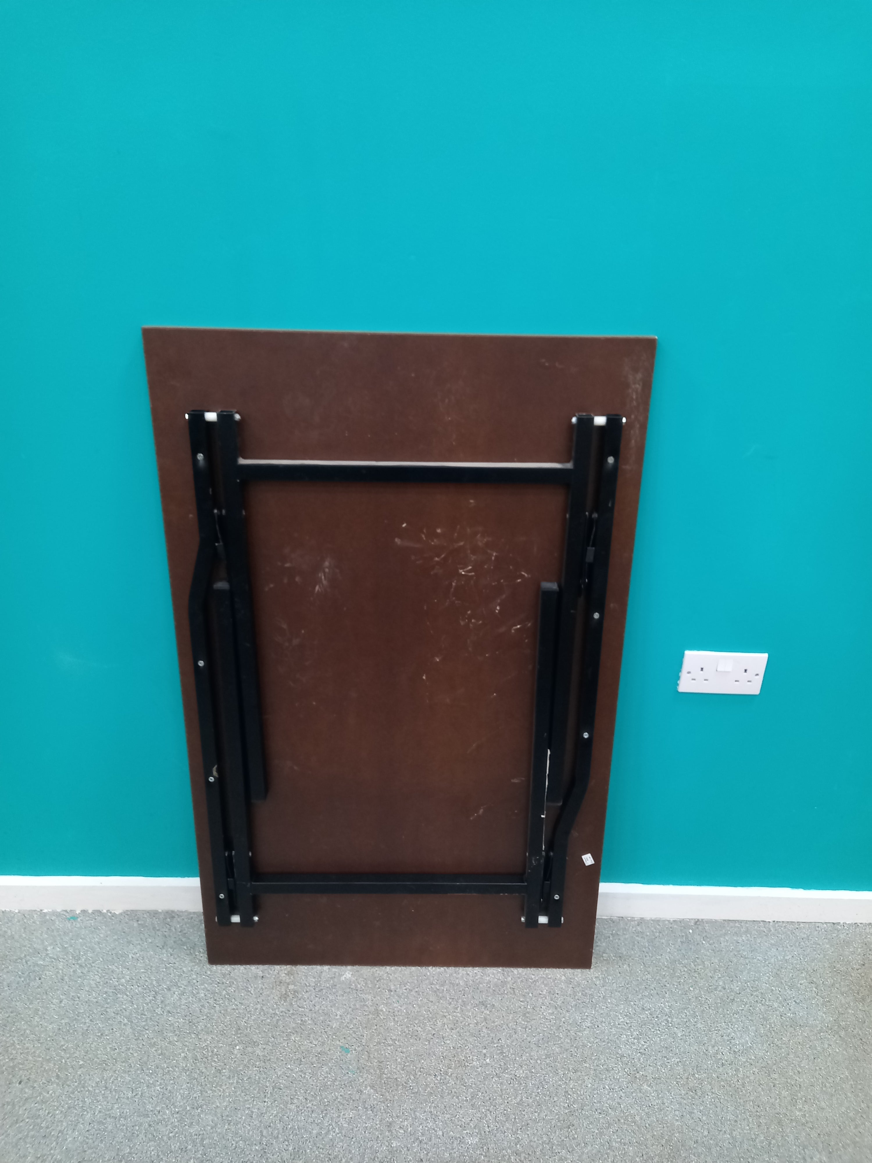 Folding Table (15042601)