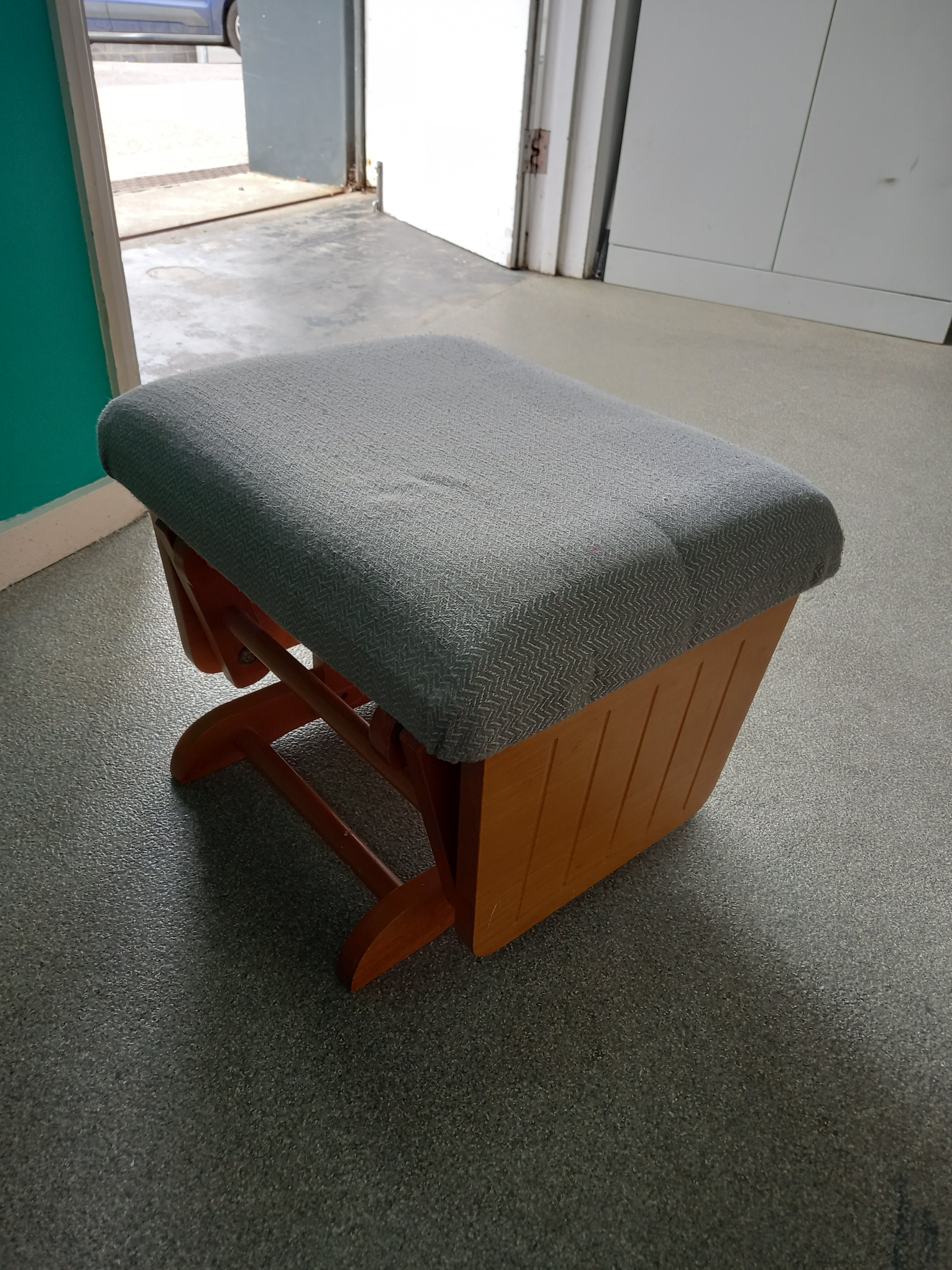 Rocking Chair with Stool (10042602)