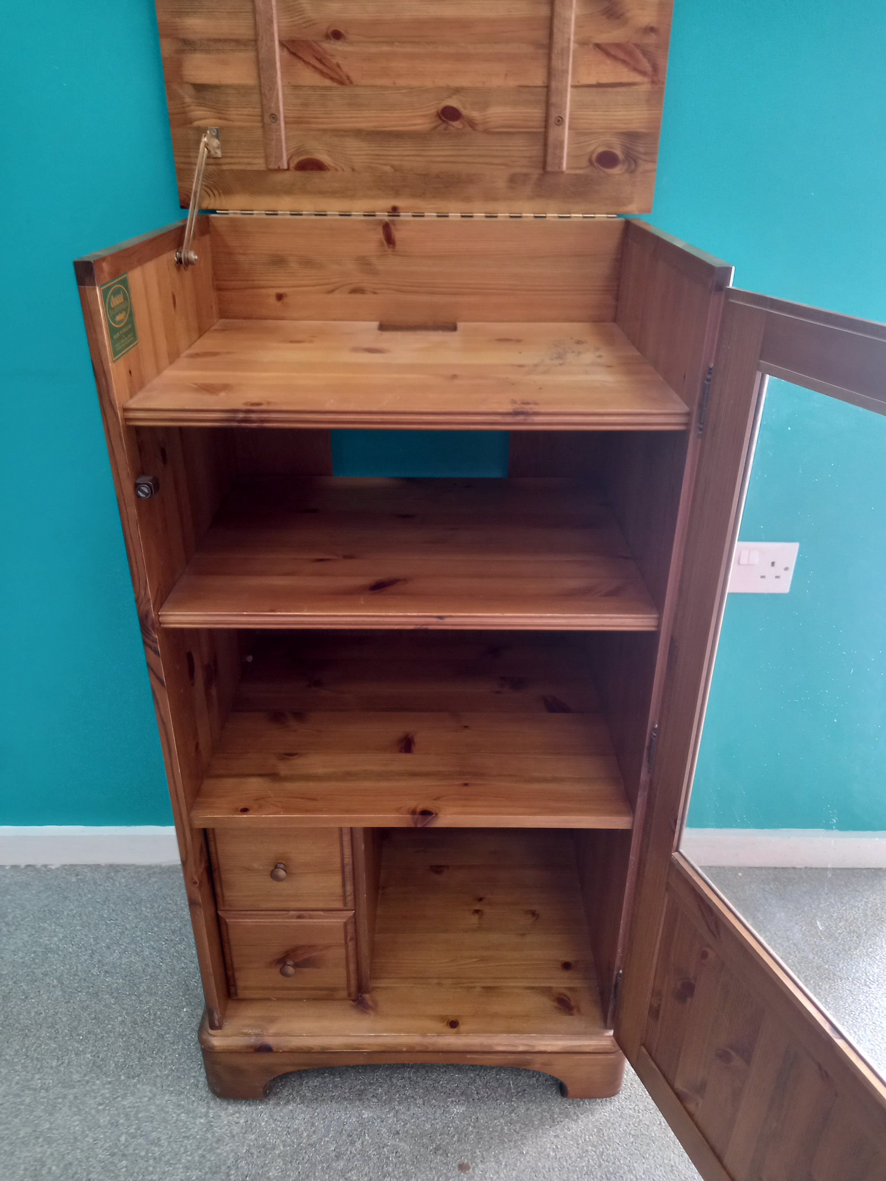 Ducal pine stereo cabinet (01072605)