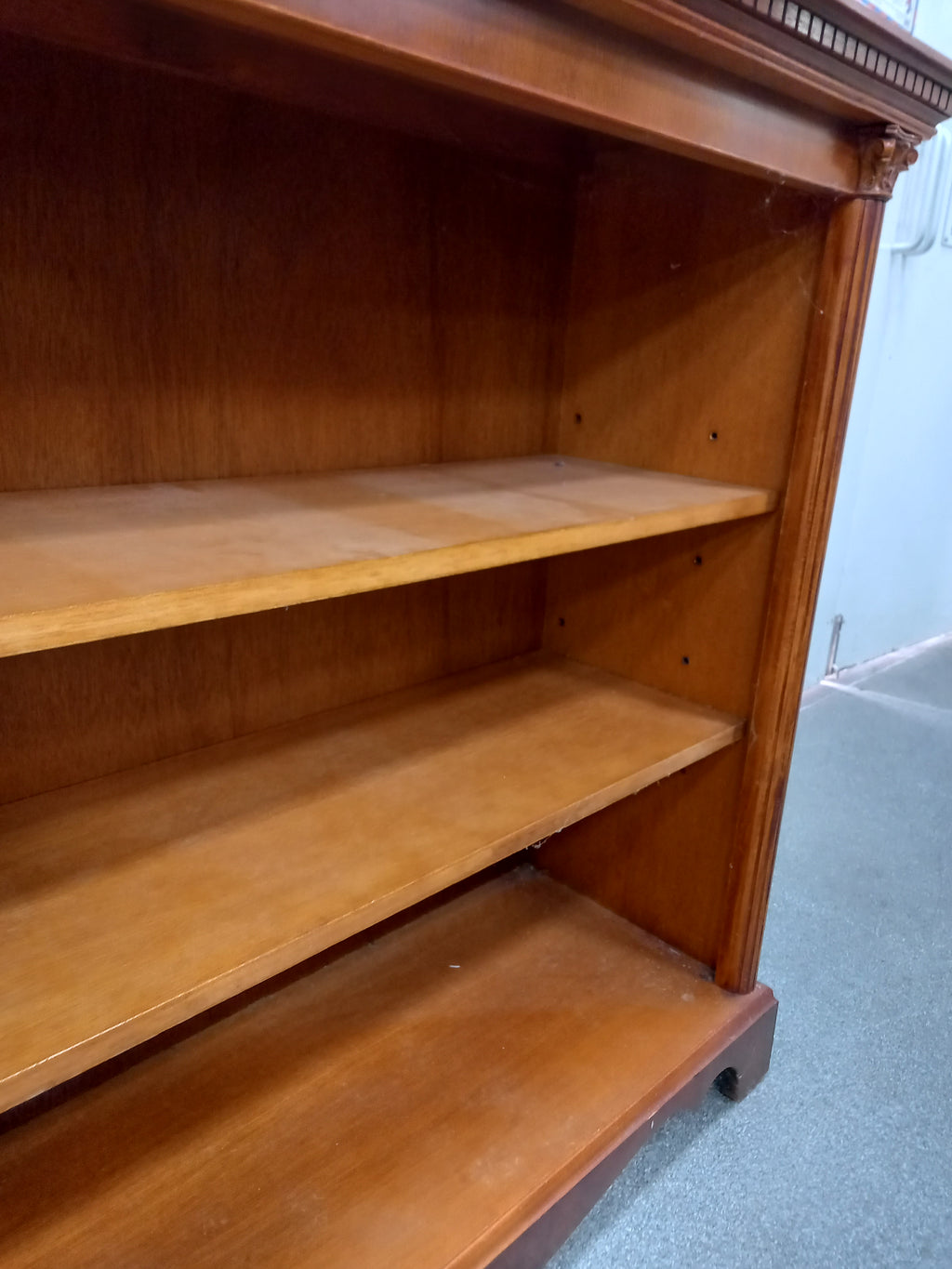 Bookshelf (07072603)
