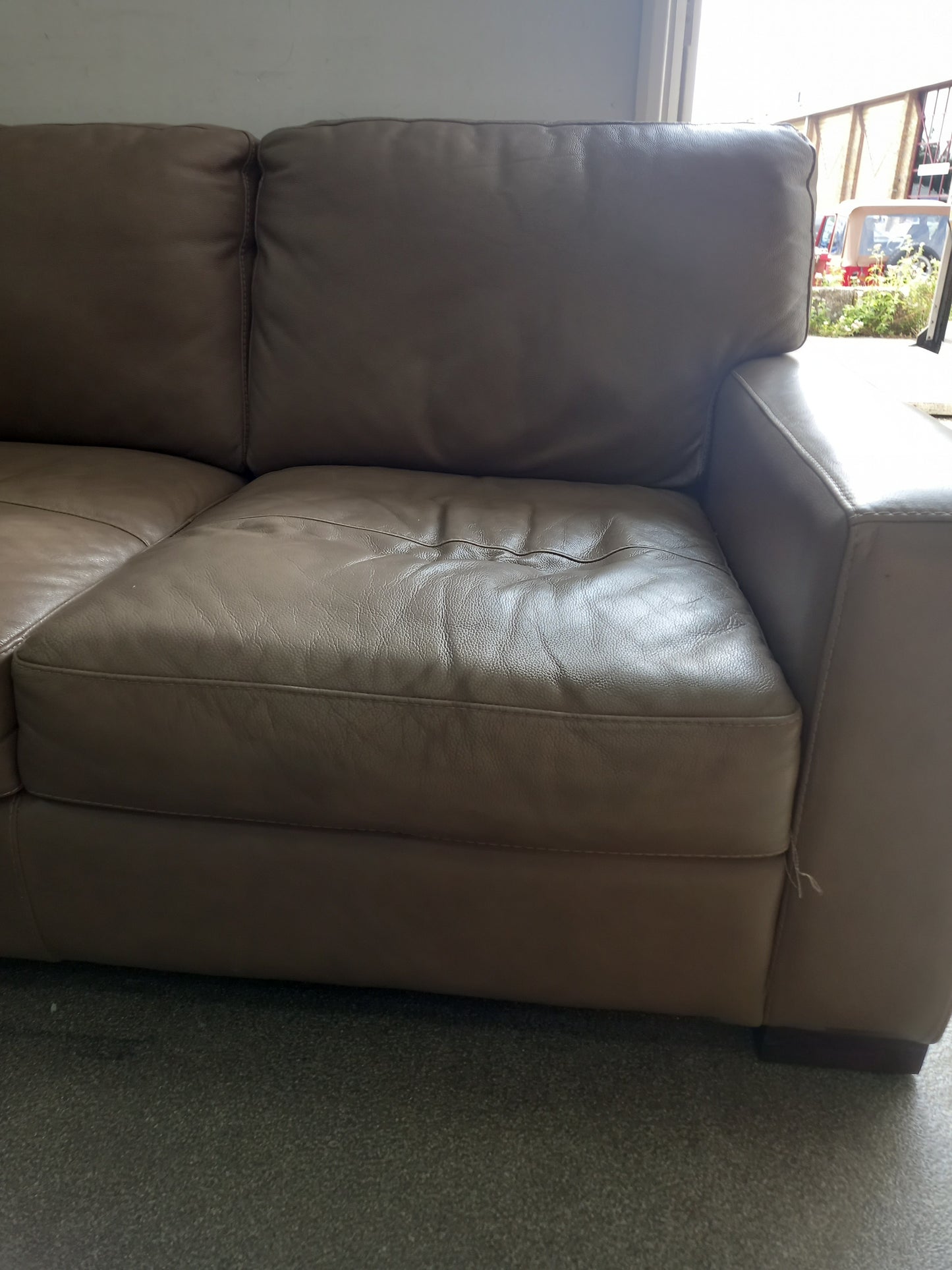 2Person Leather Sofa *190807)
