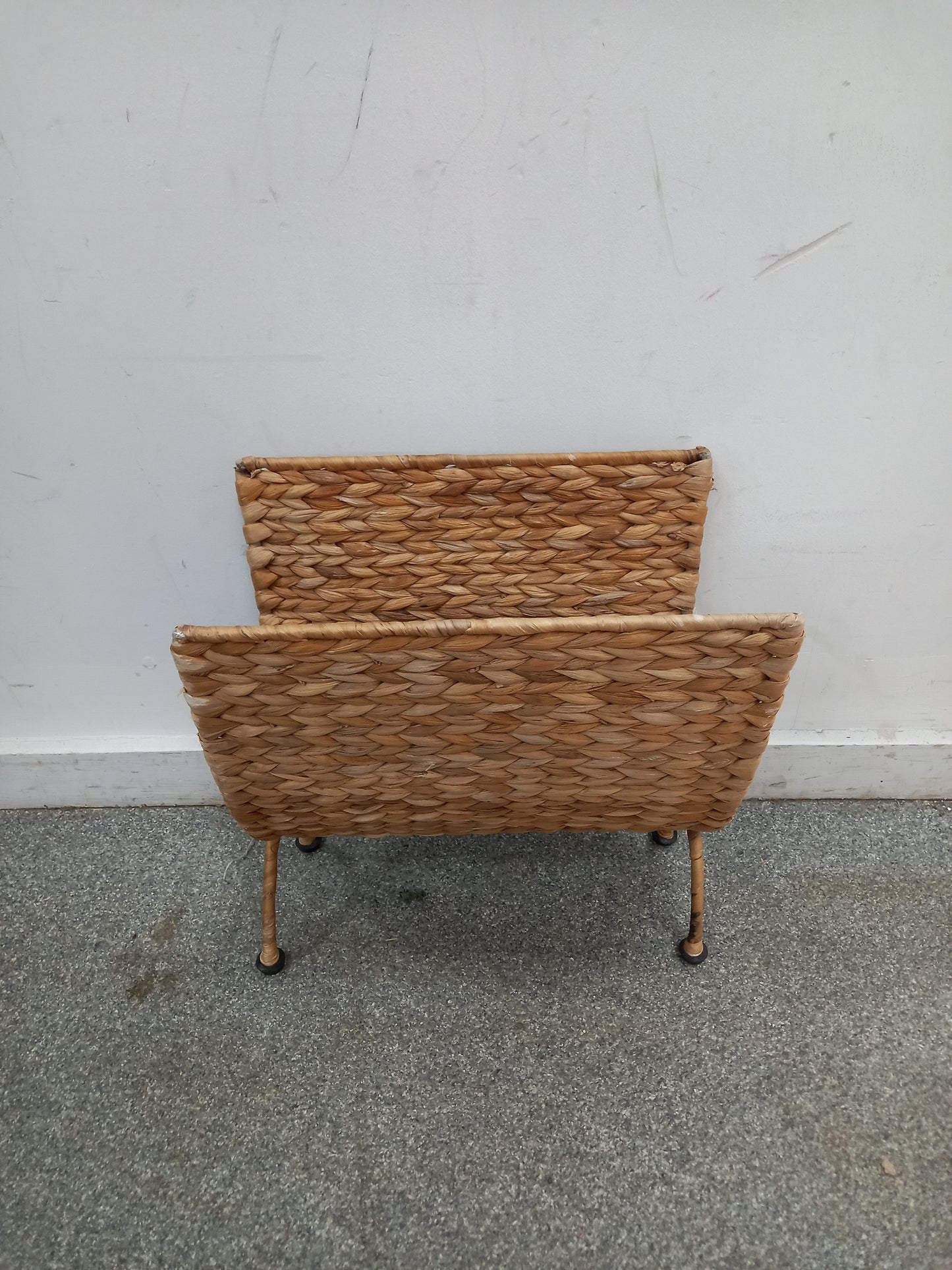 Magazine Rack (04112504