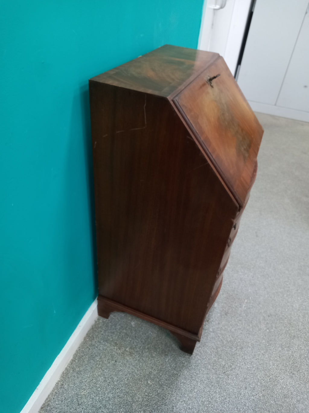 Bureau (18052605) GA:3931