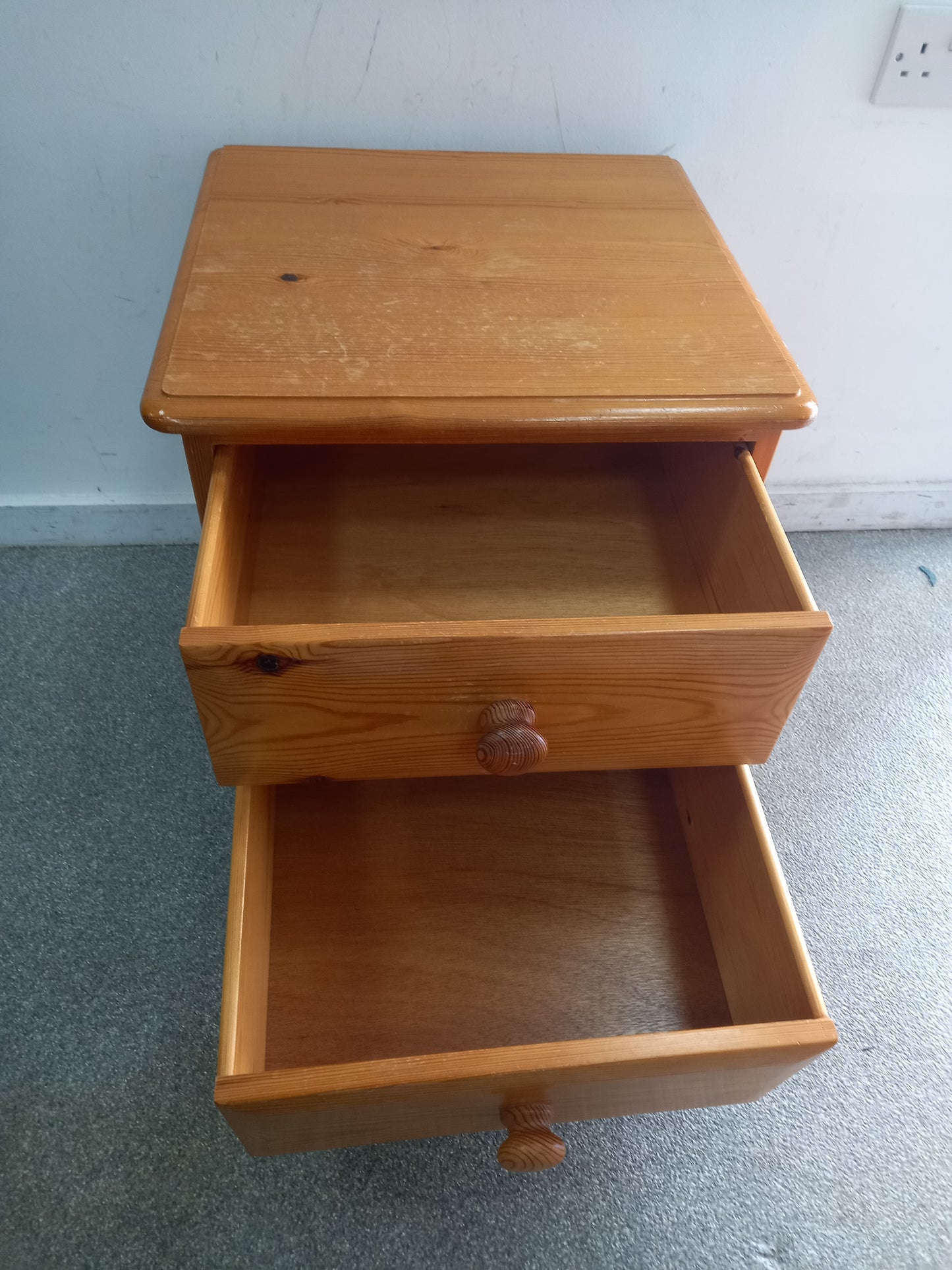 Bedside Table (220805)