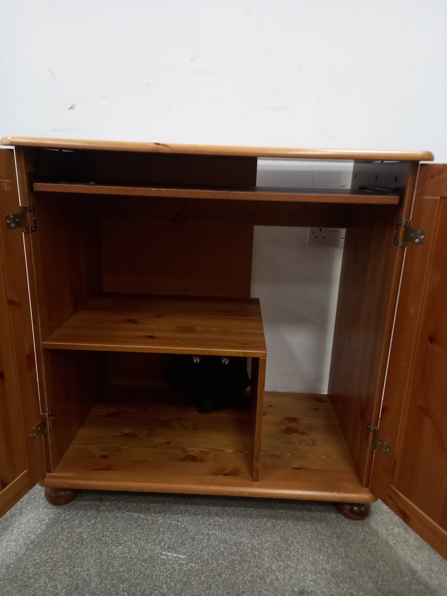 Desk Cupboard (270606)