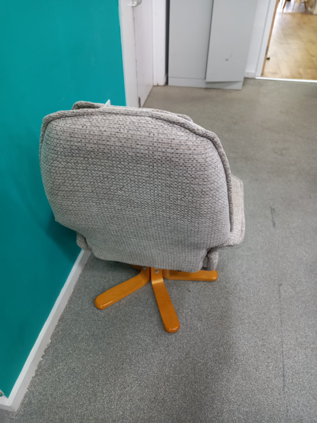 Recliner and Footstool (19062601)