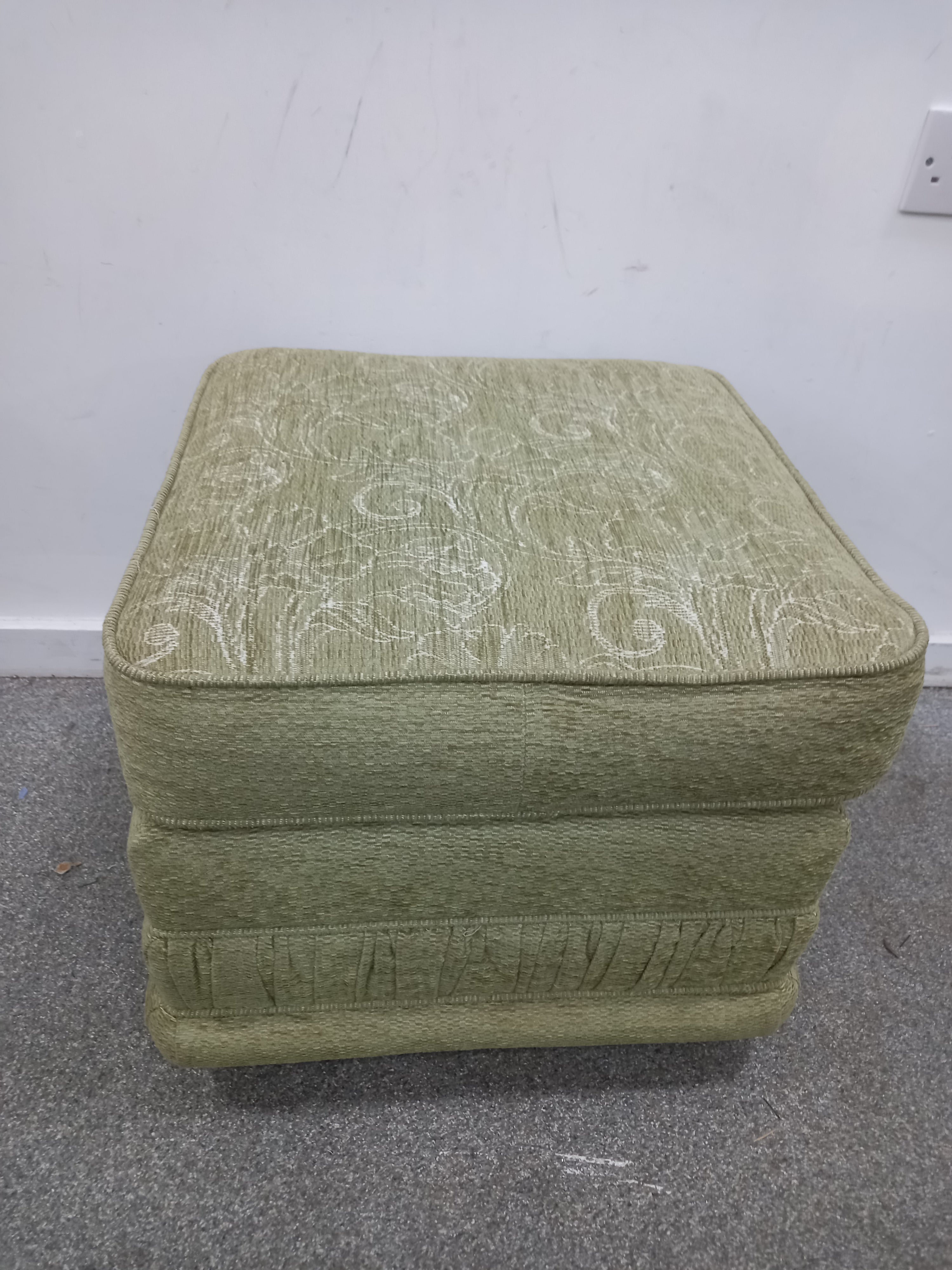 Footstool (12062601)