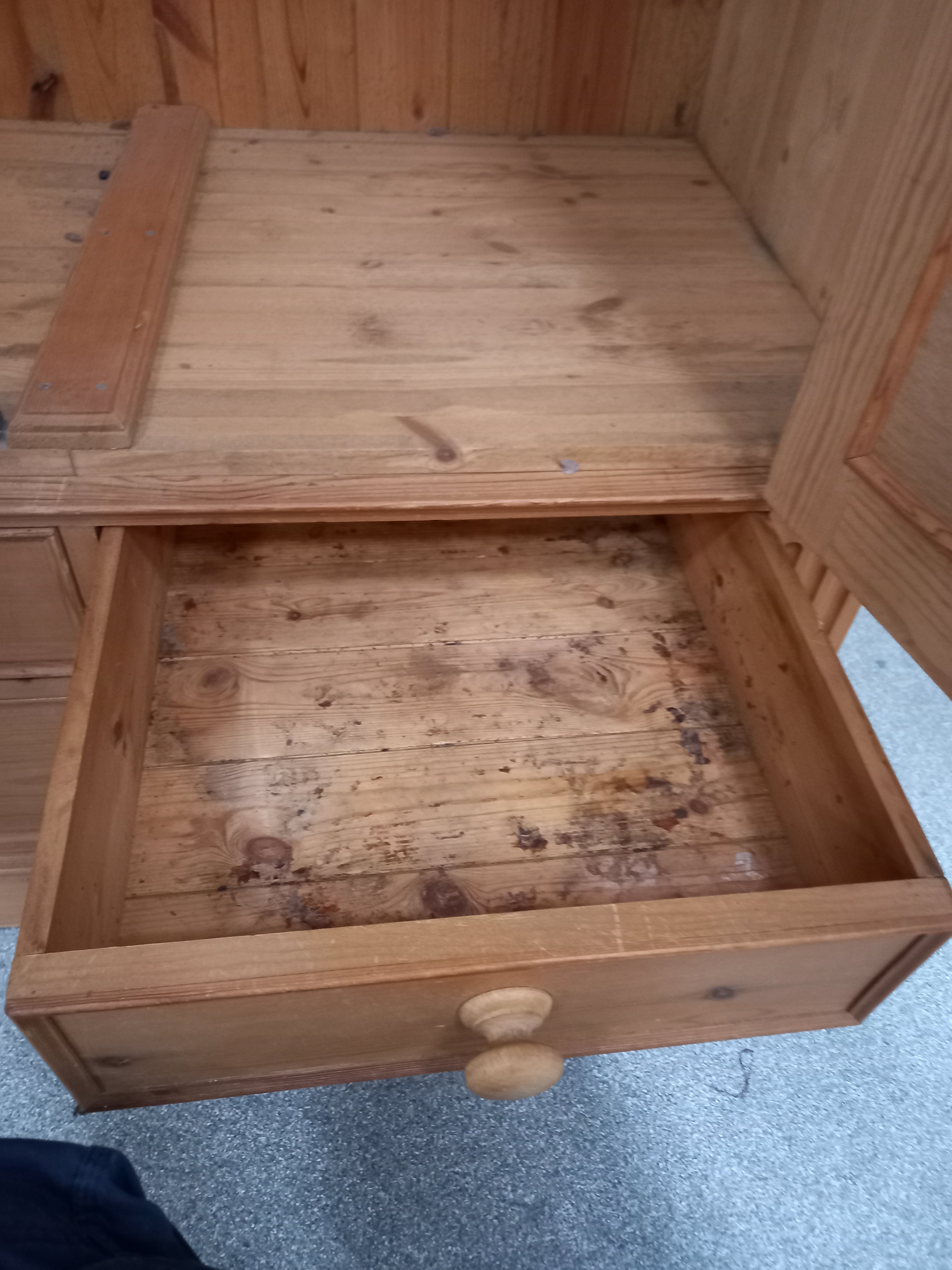 Wardrobe (08072614)